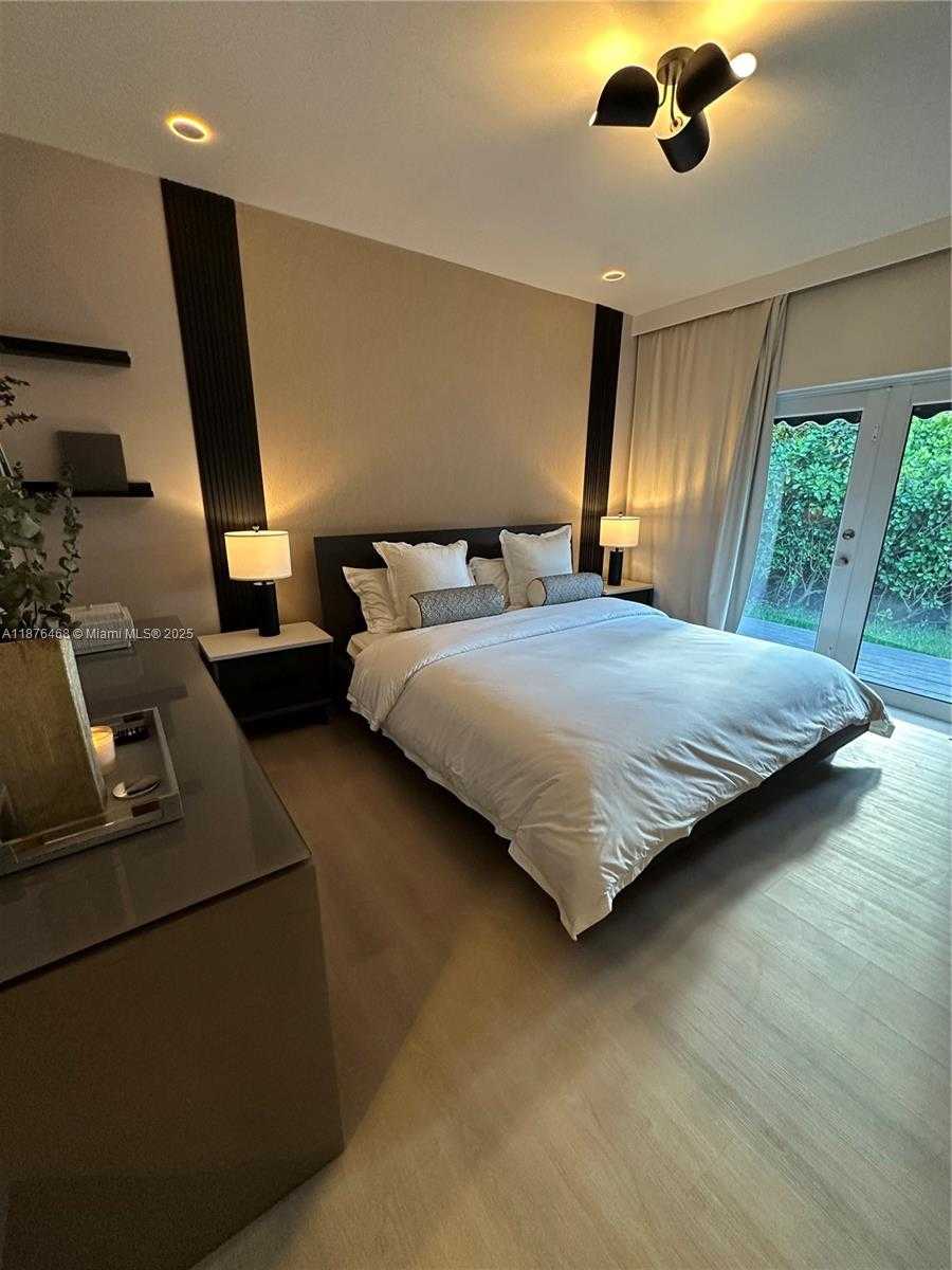 Small Image of 7700 COQUINA DR, North Bay Village Number 7