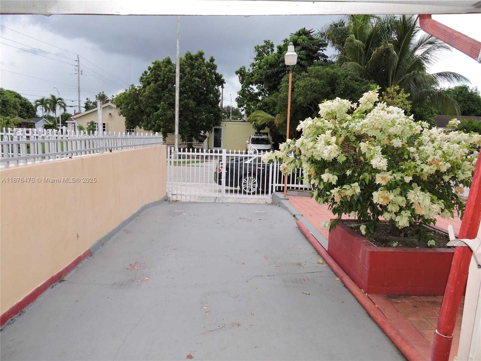 Small Image of Hialeah Number 15
