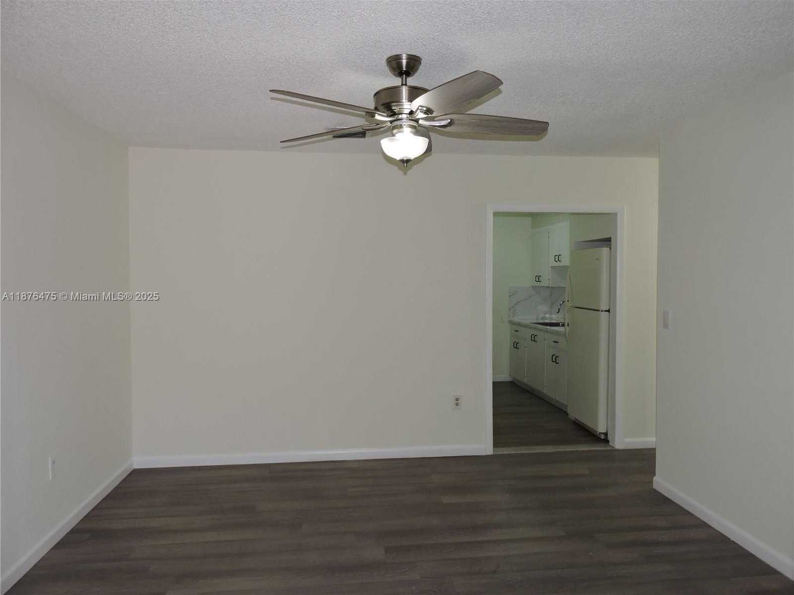 Small Image of Hialeah Number 4