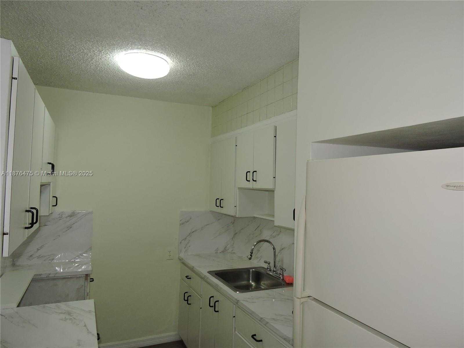 Small Image of Hialeah Number 7
