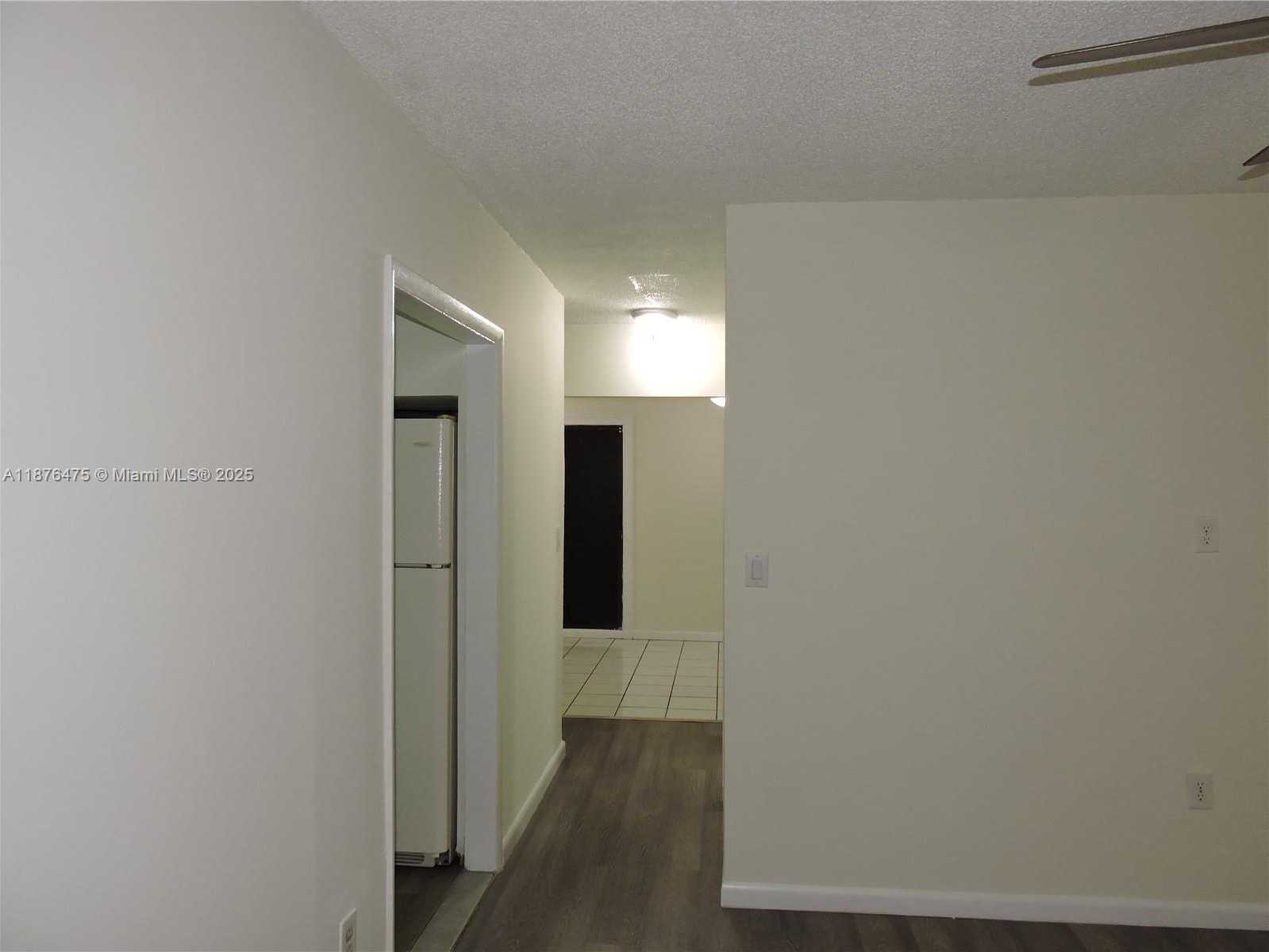 Small Image of Hialeah Number 8