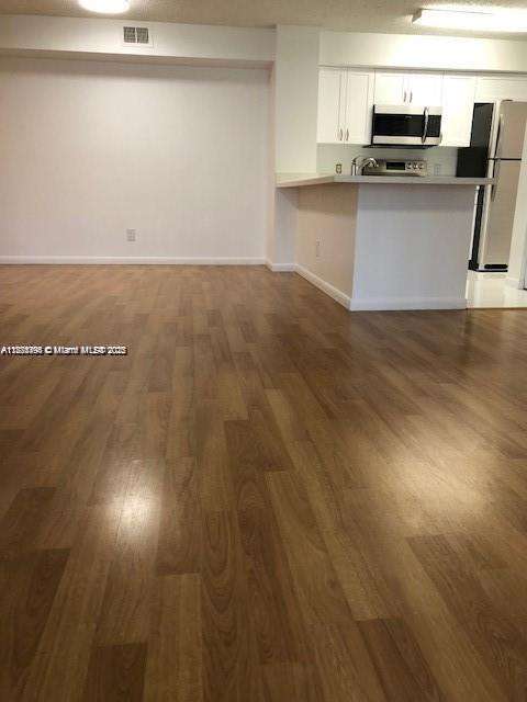 Small Image of 650 S Park Rd, Hollywood, FL 33021, USA Number 5