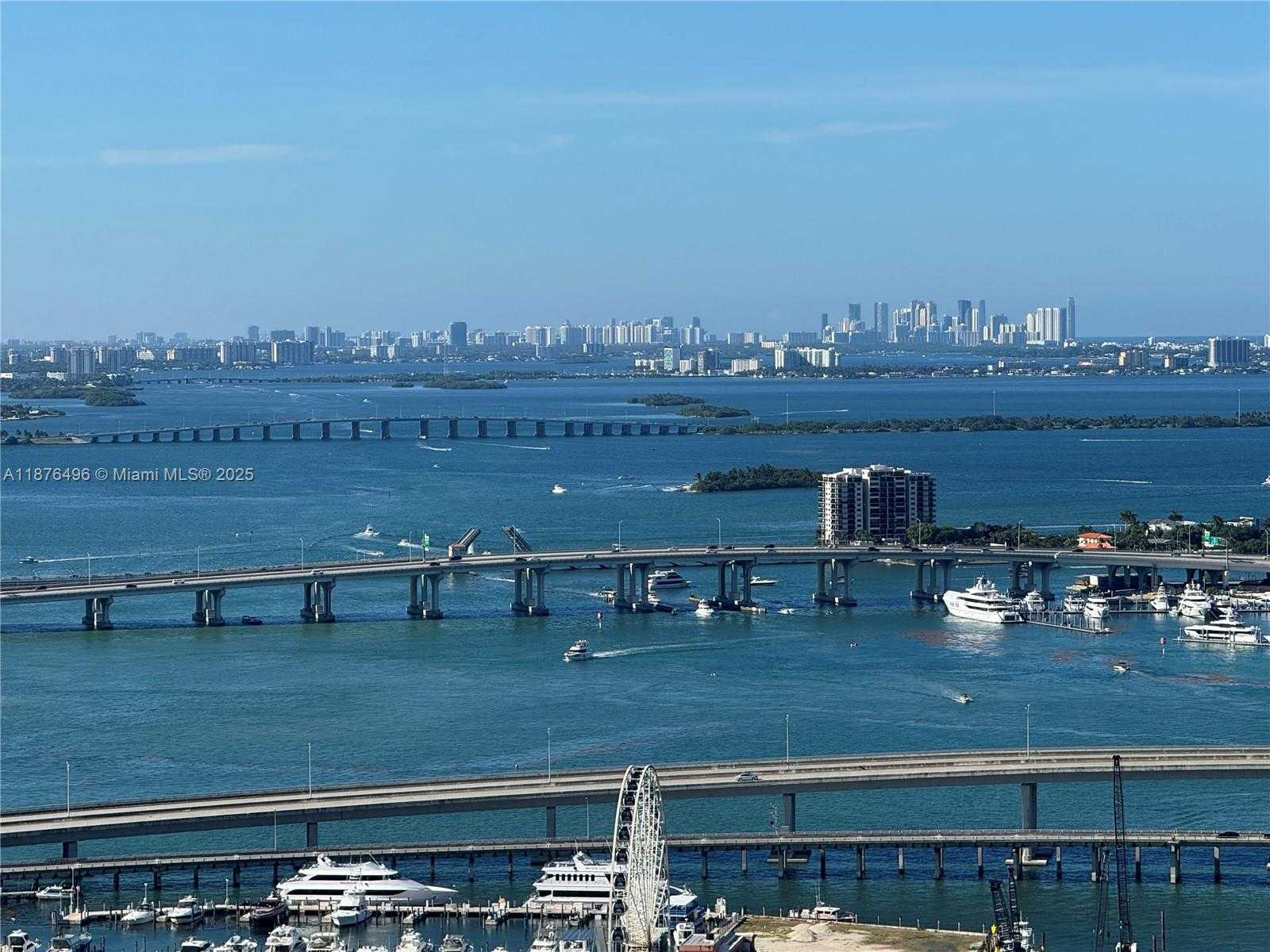 Small Image of 325 Biscayne Blvd, Miami, FL 33131, USA Number 10