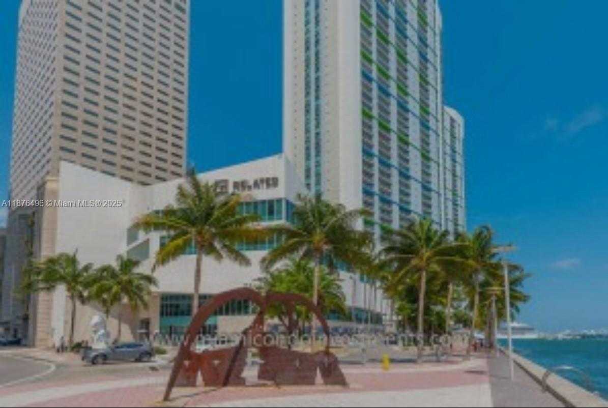 Small Image of 325 Biscayne Blvd, Miami, FL 33131, USA Number 11