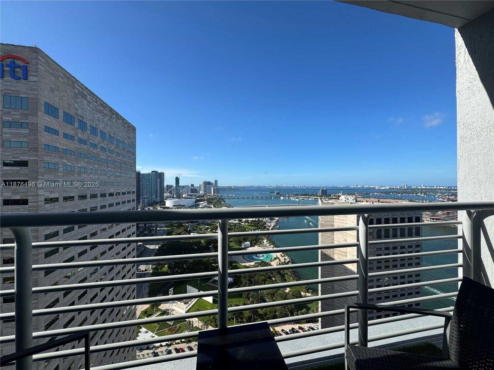 Small Image of 325 Biscayne Blvd, Miami, FL 33131, USA Number 12
