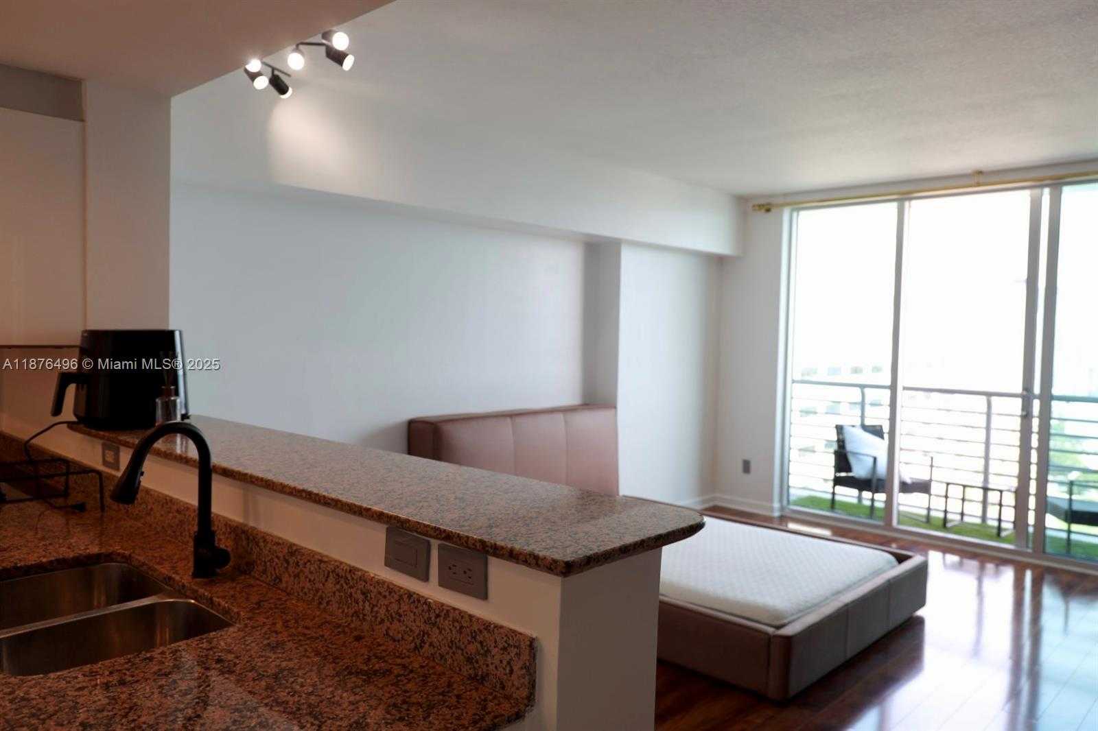 Small Image of 325 Biscayne Blvd, Miami, FL 33131, USA Number 14