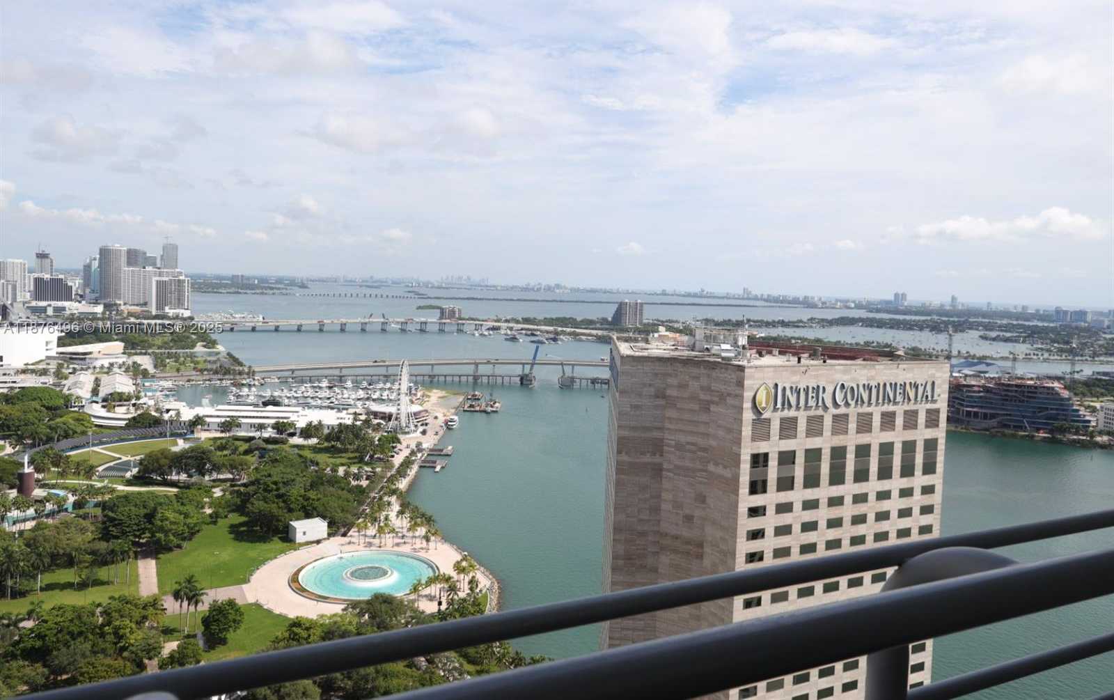Small Image of 325 Biscayne Blvd, Miami, FL 33131, USA Number 17