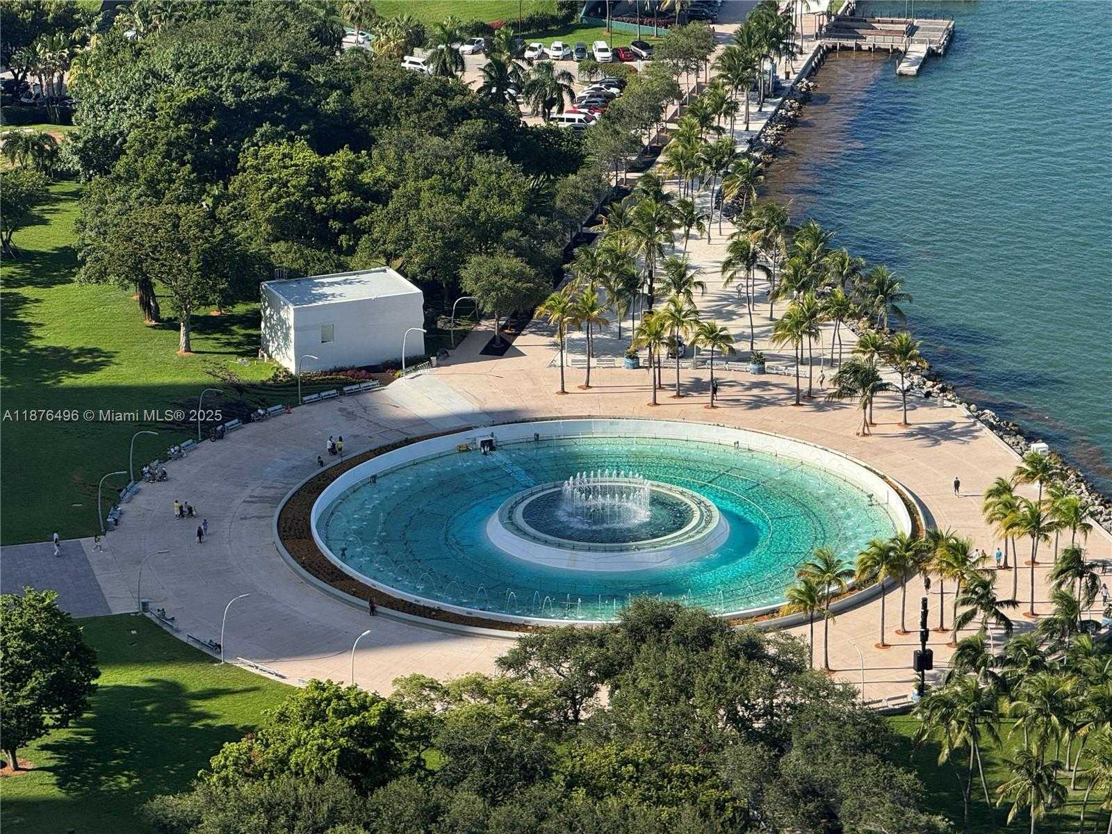 Small Image of 325 Biscayne Blvd, Miami, FL 33131, USA Number 9