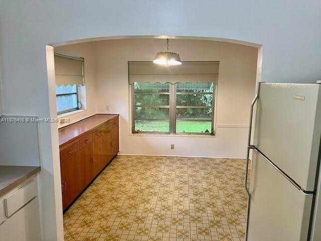 Small Image of 437 VELARDE AVE, Coral Gables Number 10