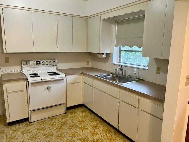 Small Image of 437 VELARDE AVE, Coral Gables Number 12