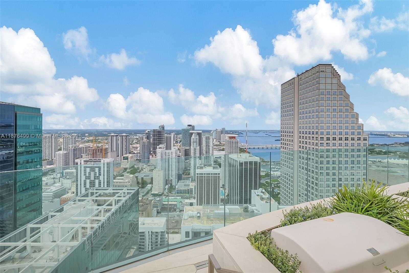 Small Image of 300 BISCAYNE BOULEVARD WAY #2402E, Miami Number 14