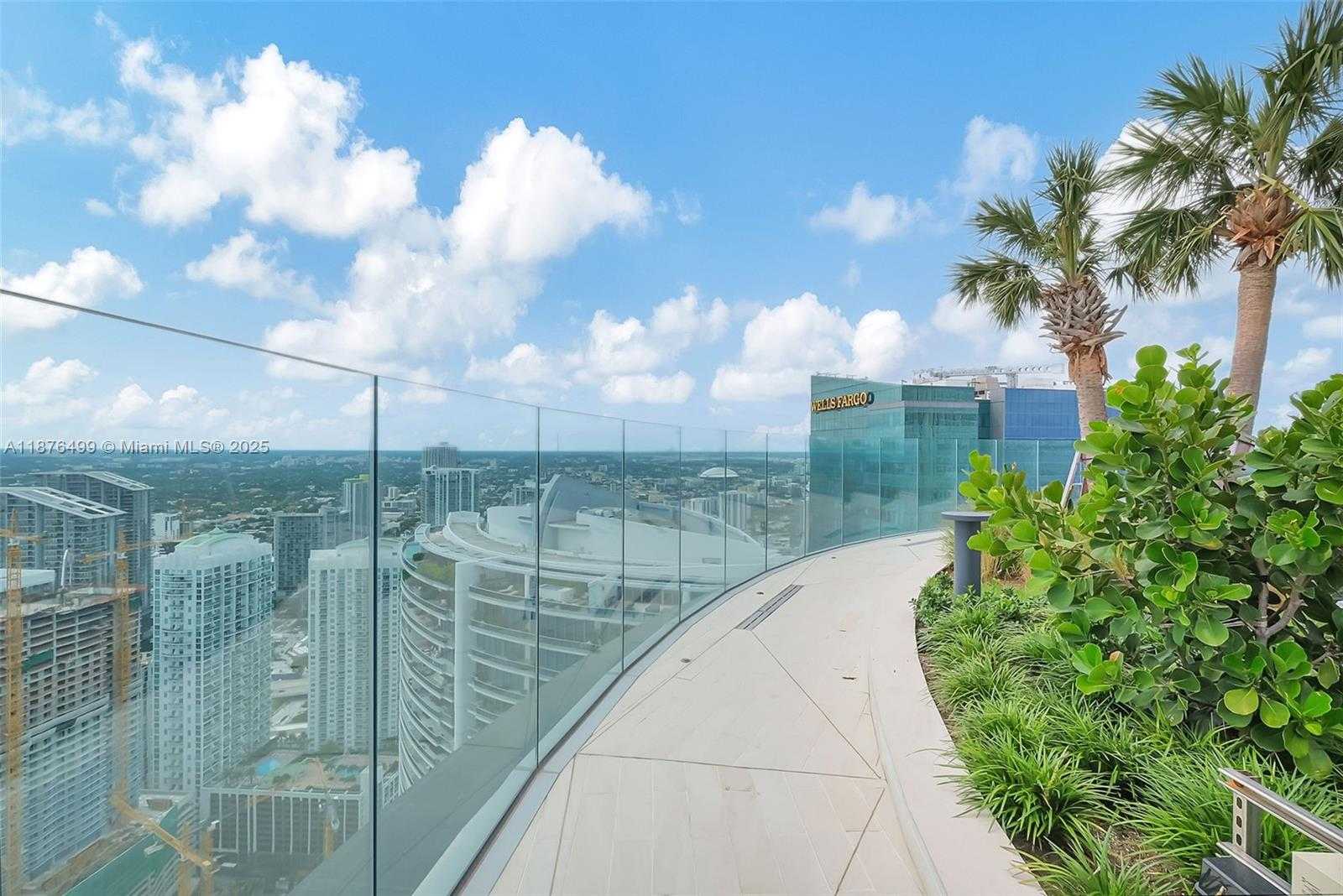 Small Image of 300 BISCAYNE BOULEVARD WAY #2402E, Miami Number 19