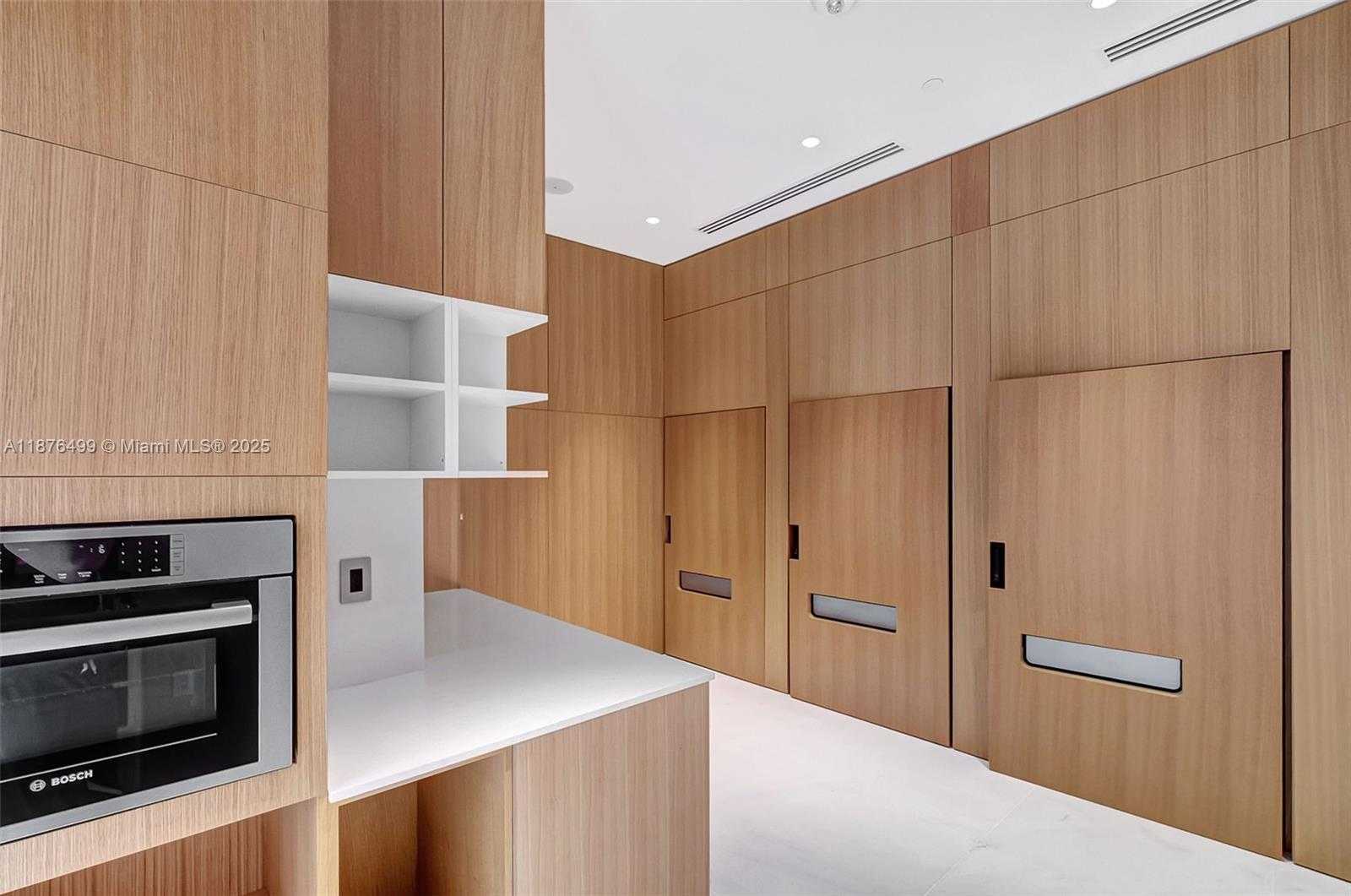 Small Image of 300 BISCAYNE BOULEVARD WAY #2402E, Miami Number 34