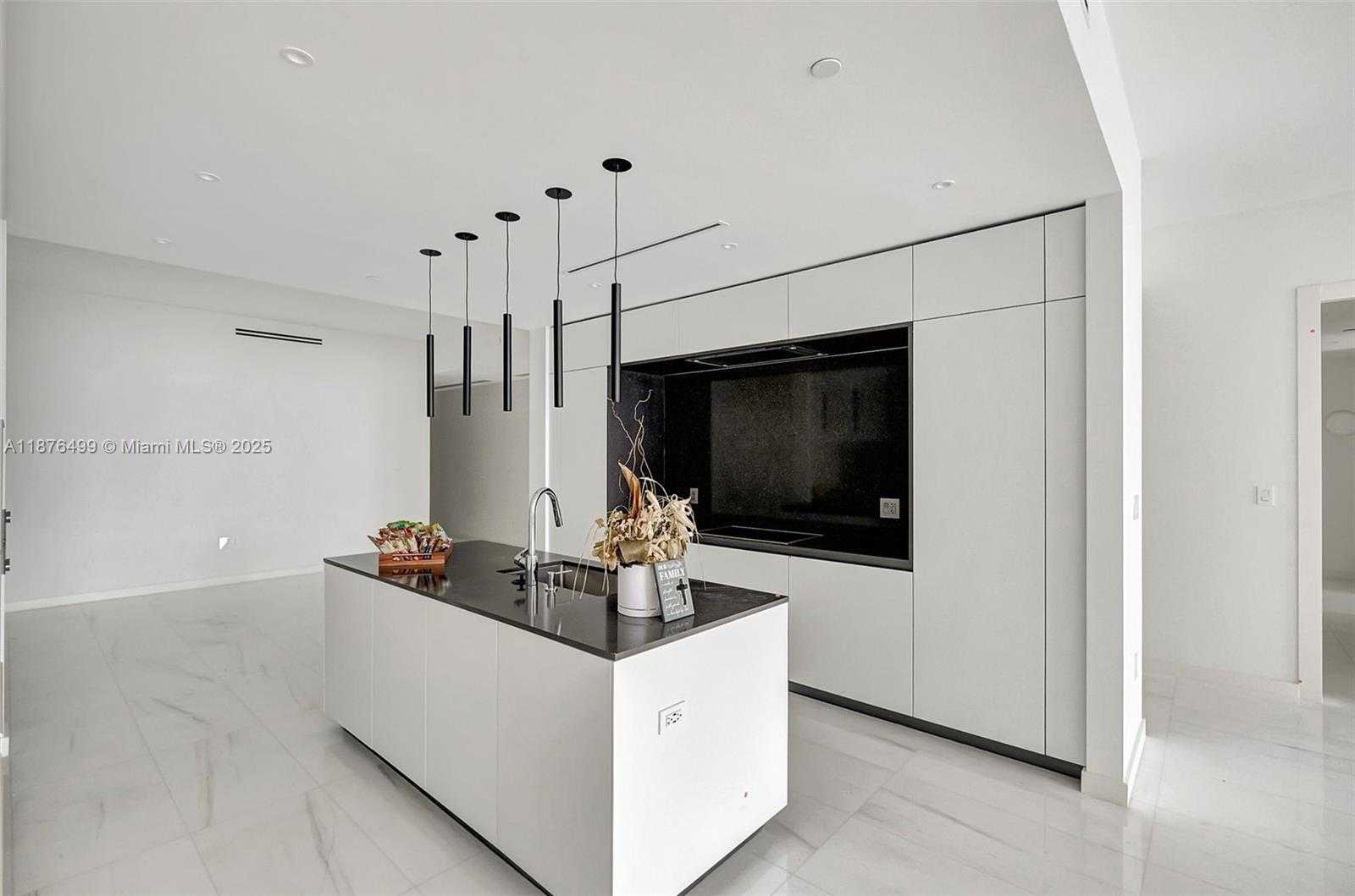Small Image of 300 BISCAYNE BOULEVARD WAY #2402E, Miami Number 39