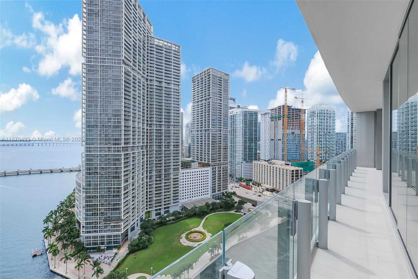 Small Image of 300 BISCAYNE BOULEVARD WAY #2402E, Miami Number 4