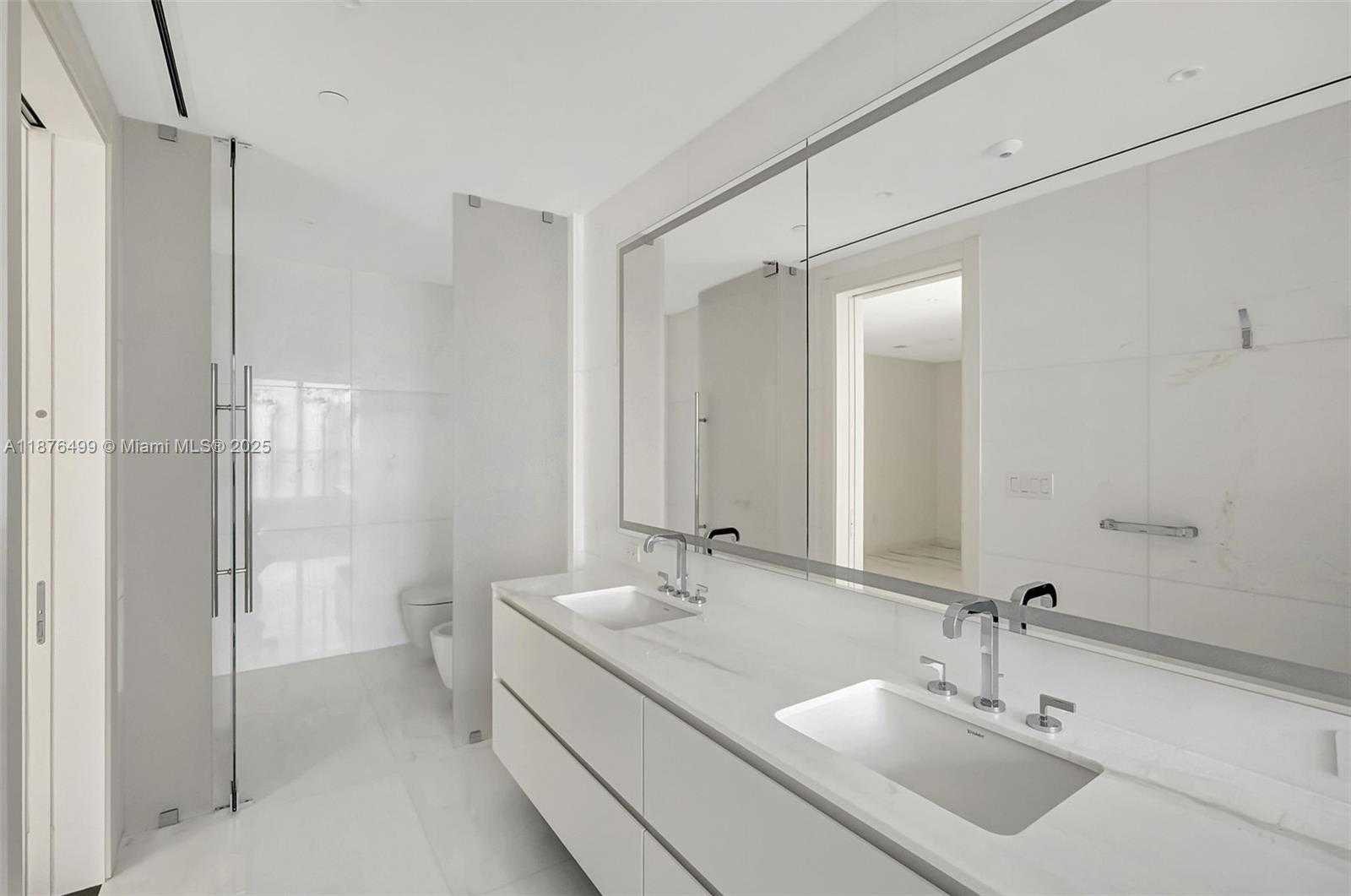 Small Image of 300 BISCAYNE BOULEVARD WAY #2402E, Miami Number 44