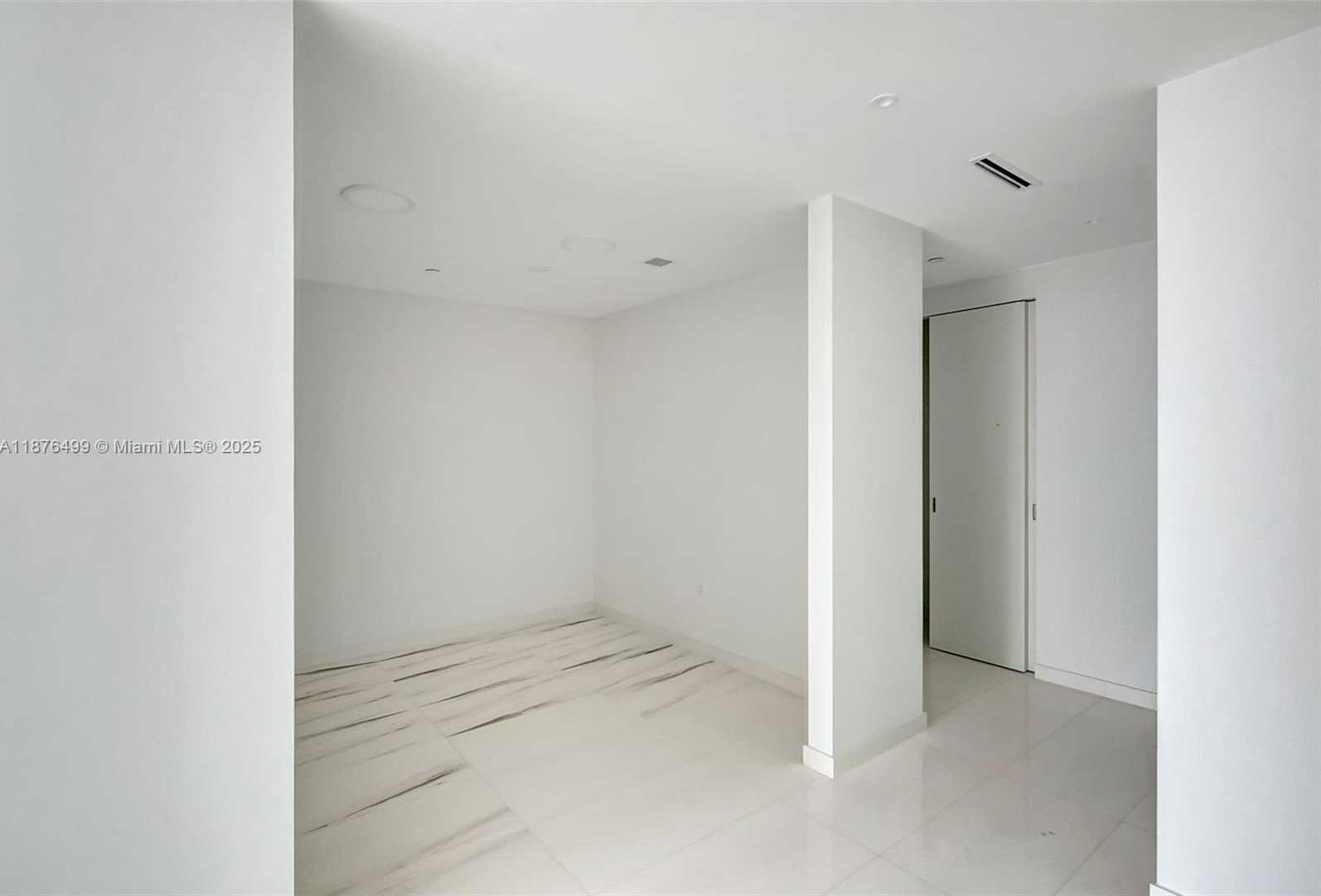 Small Image of 300 BISCAYNE BOULEVARD WAY #2402E, Miami Number 45