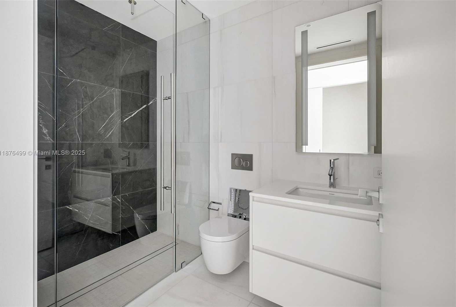 Small Image of 300 BISCAYNE BOULEVARD WAY #2402E, Miami Number 47