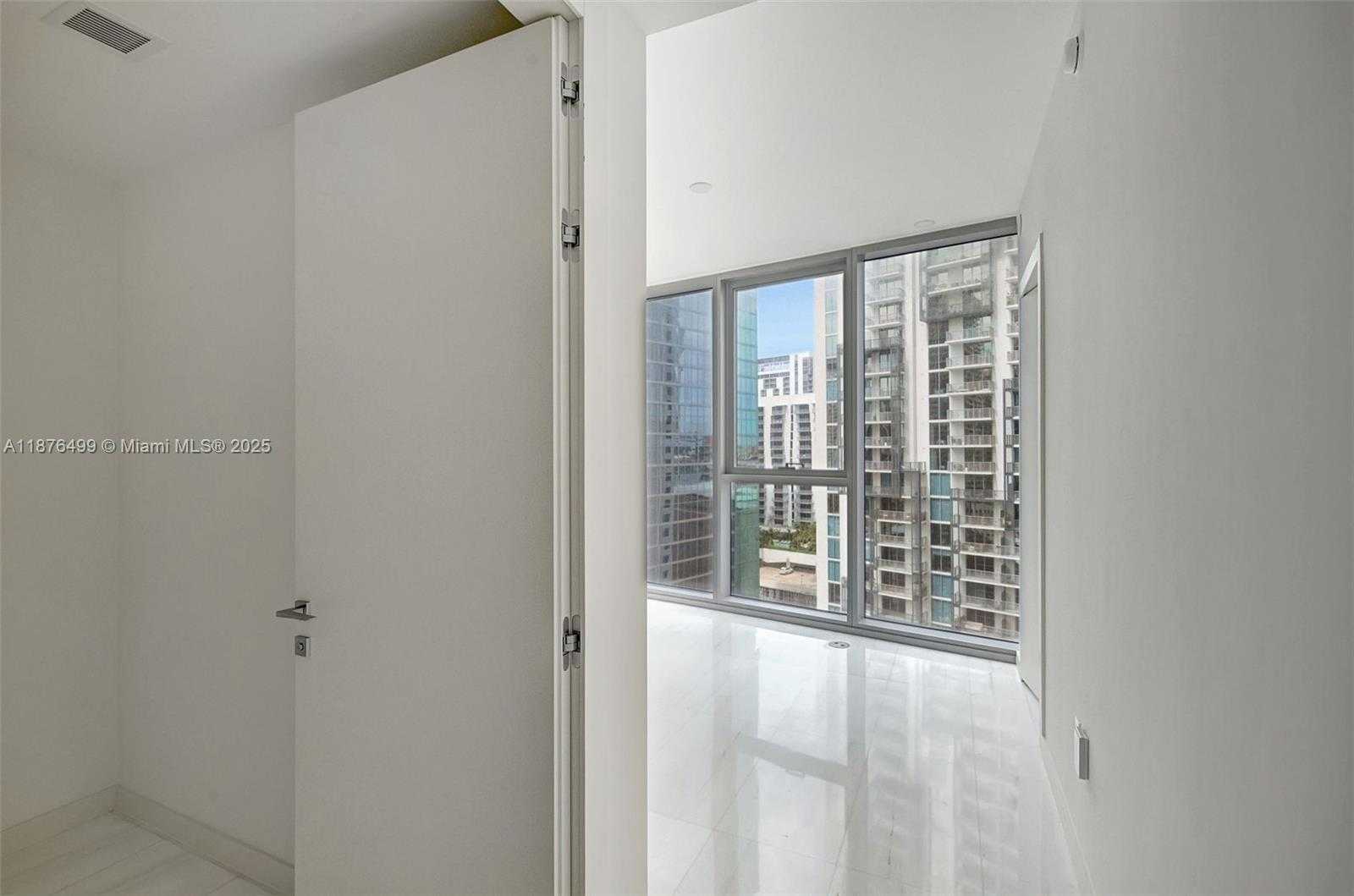 Small Image of 300 BISCAYNE BOULEVARD WAY #2402E, Miami Number 48