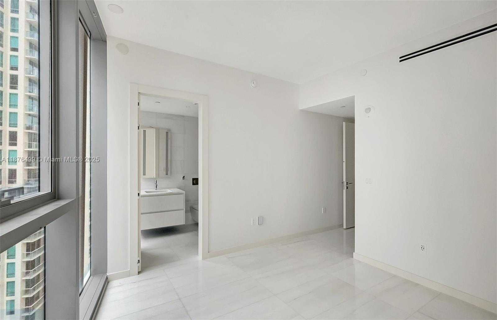Small Image of 300 BISCAYNE BOULEVARD WAY #2402E, Miami Number 49