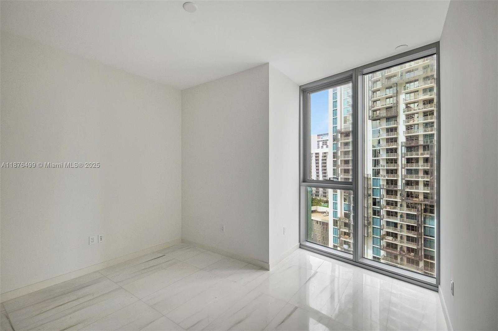 Small Image of 300 BISCAYNE BOULEVARD WAY #2402E, Miami Number 52