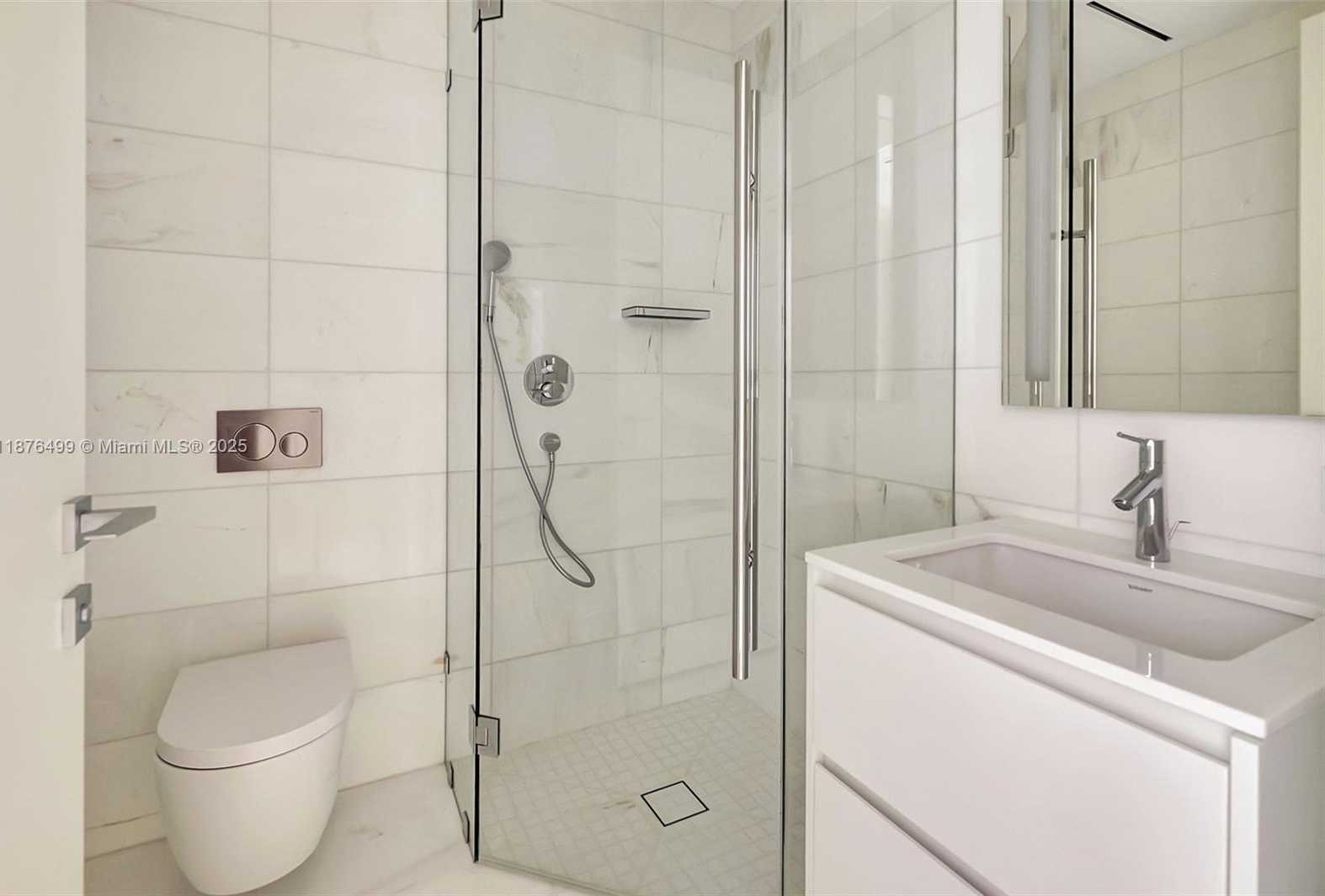 Small Image of 300 BISCAYNE BOULEVARD WAY #2402E, Miami Number 55