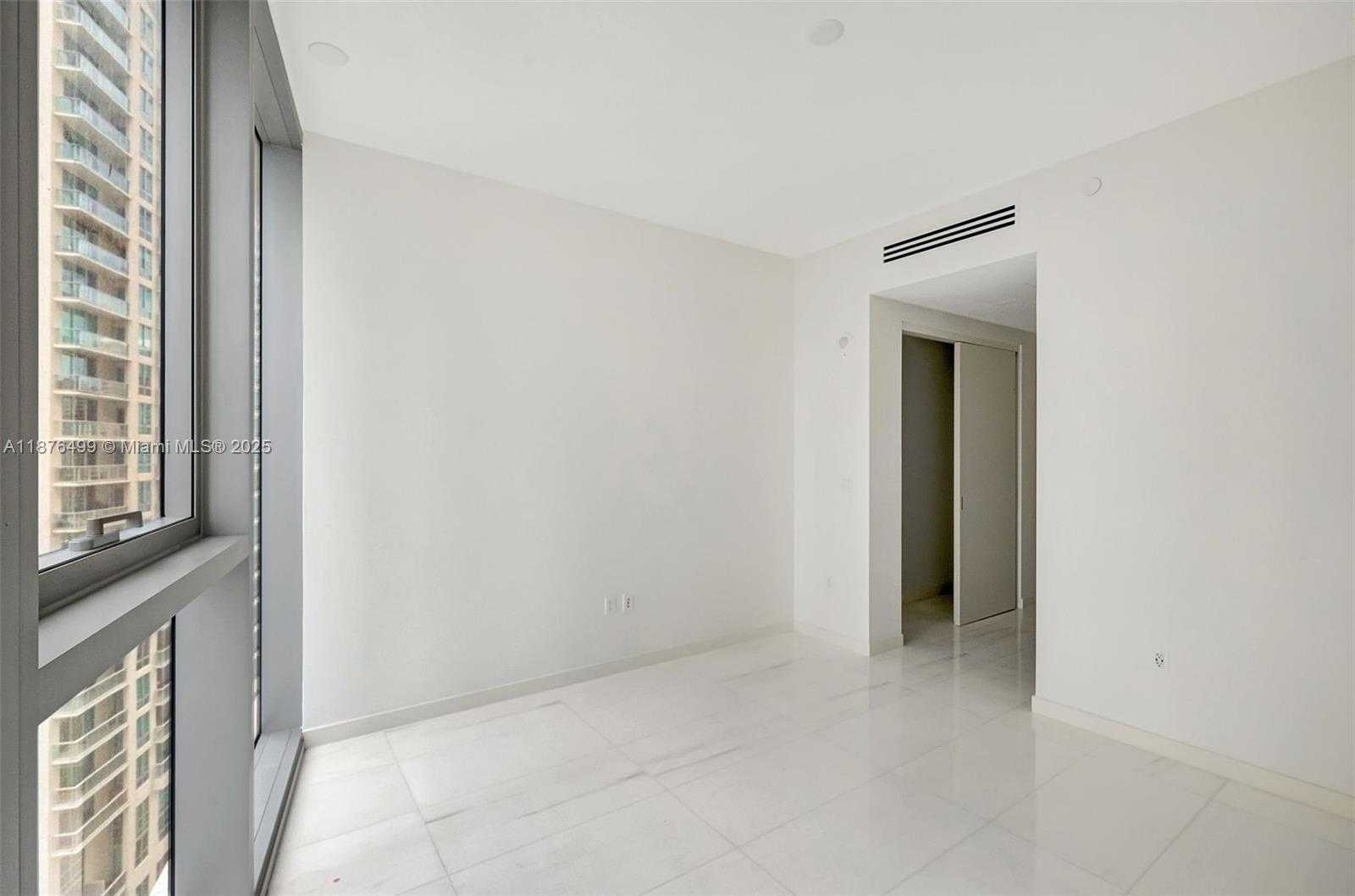 Small Image of 300 BISCAYNE BOULEVARD WAY #2402E, Miami Number 60