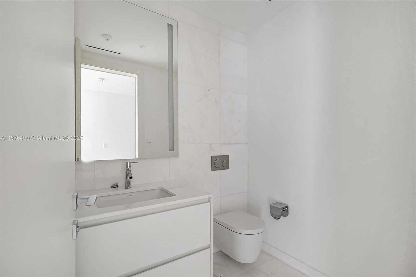 Small Image of 300 BISCAYNE BOULEVARD WAY #2402E, Miami Number 64