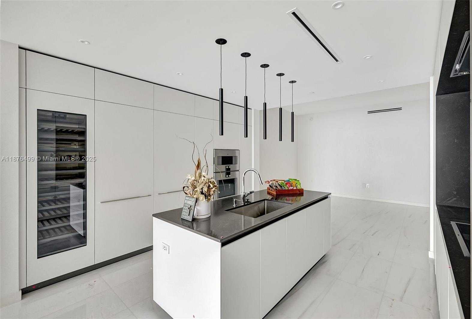 Small Image of 300 BISCAYNE BOULEVARD WAY #2402E, Miami Number 66