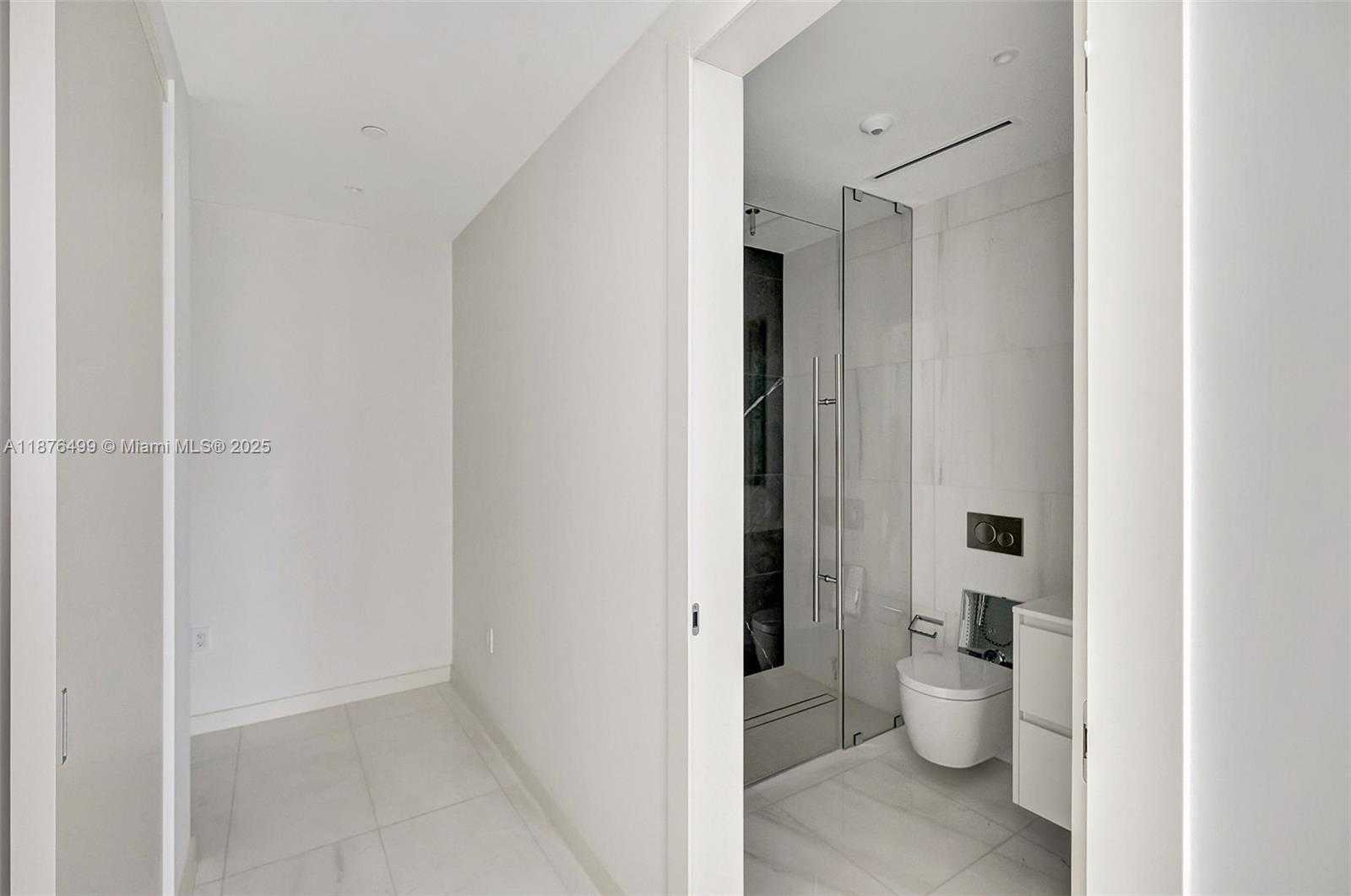 Small Image of 300 BISCAYNE BOULEVARD WAY #2402E, Miami Number 69
