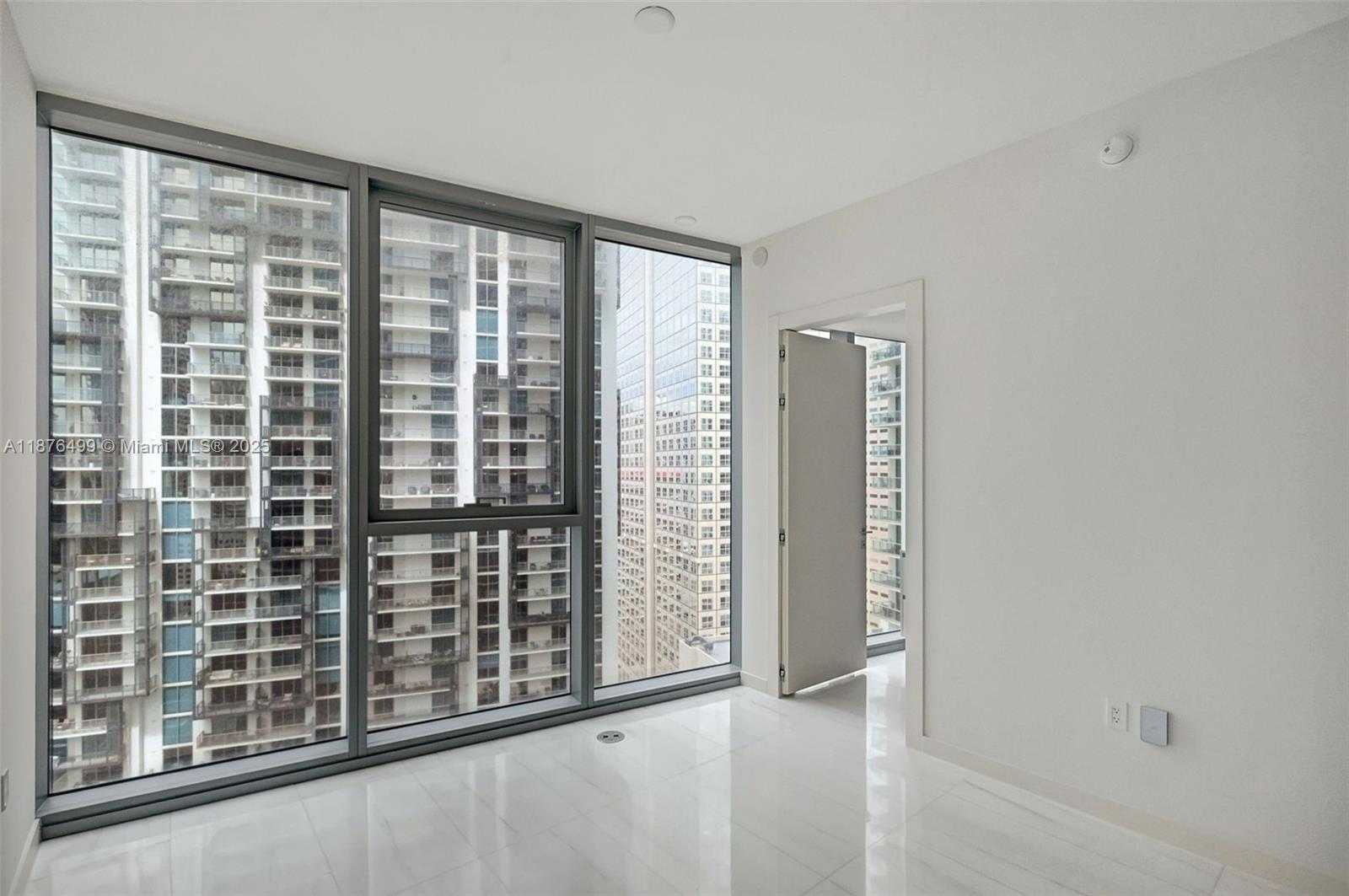 Small Image of 300 BISCAYNE BOULEVARD WAY #2402E, Miami Number 70