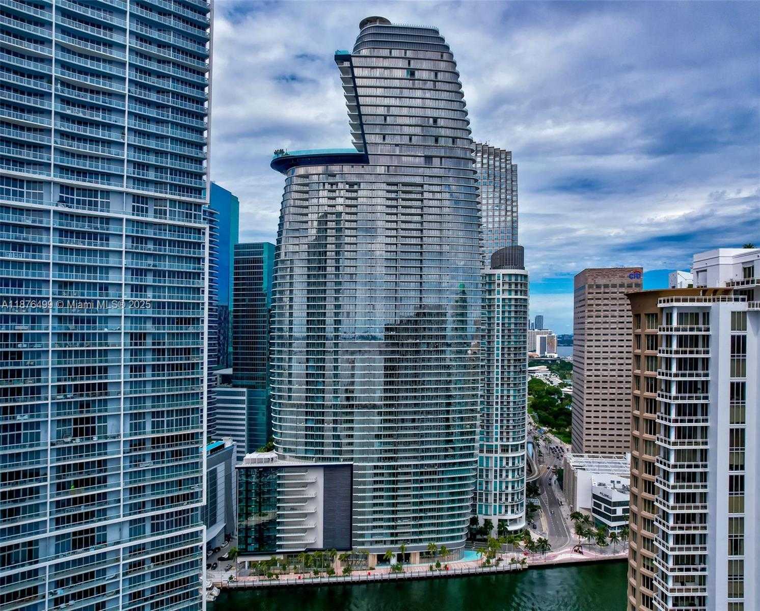 Small Image of 300 BISCAYNE BOULEVARD WAY #2402E, Miami Number 77