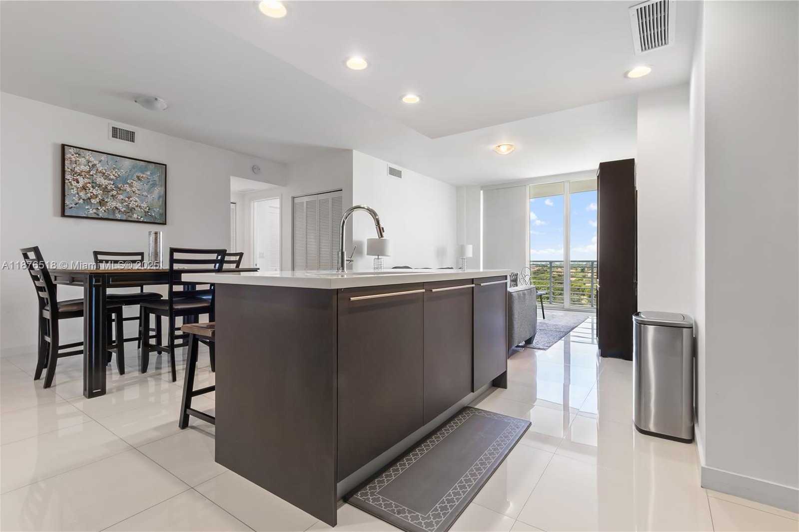 Imagen de Pequeño Objeto