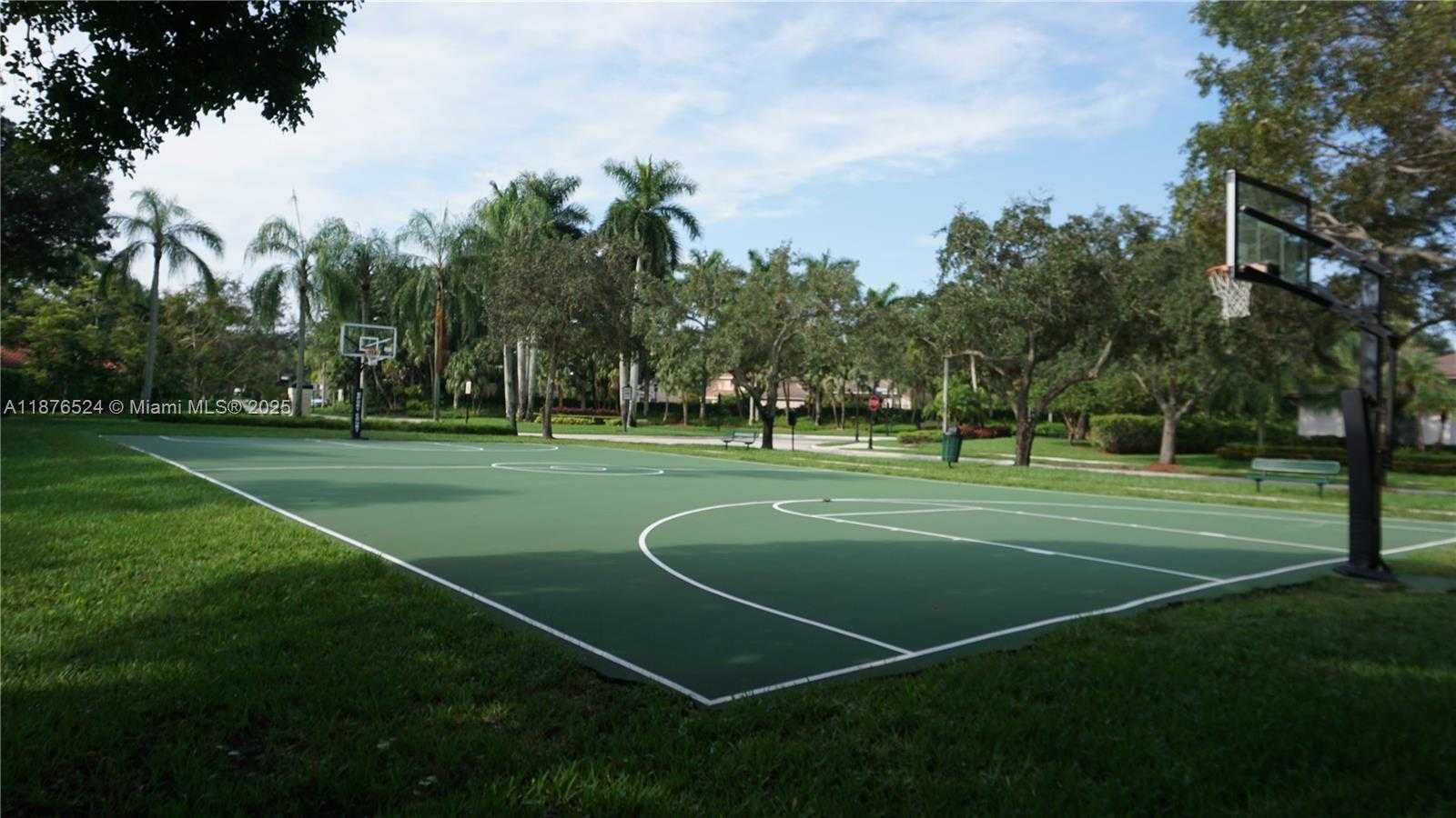 Small Image of 2524 EAGLE RUN CT, Weston Number 33