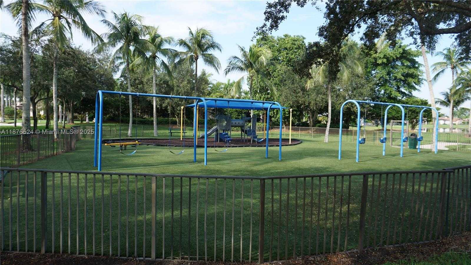 Small Image of 2524 EAGLE RUN CT, Weston Number 34
