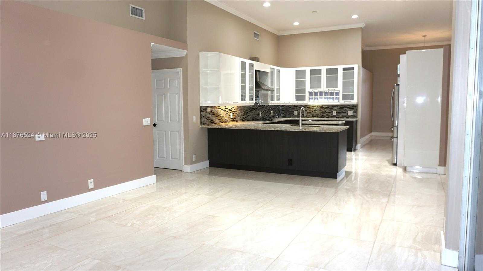 Small Image of 2524 EAGLE RUN CT, Weston Number 8