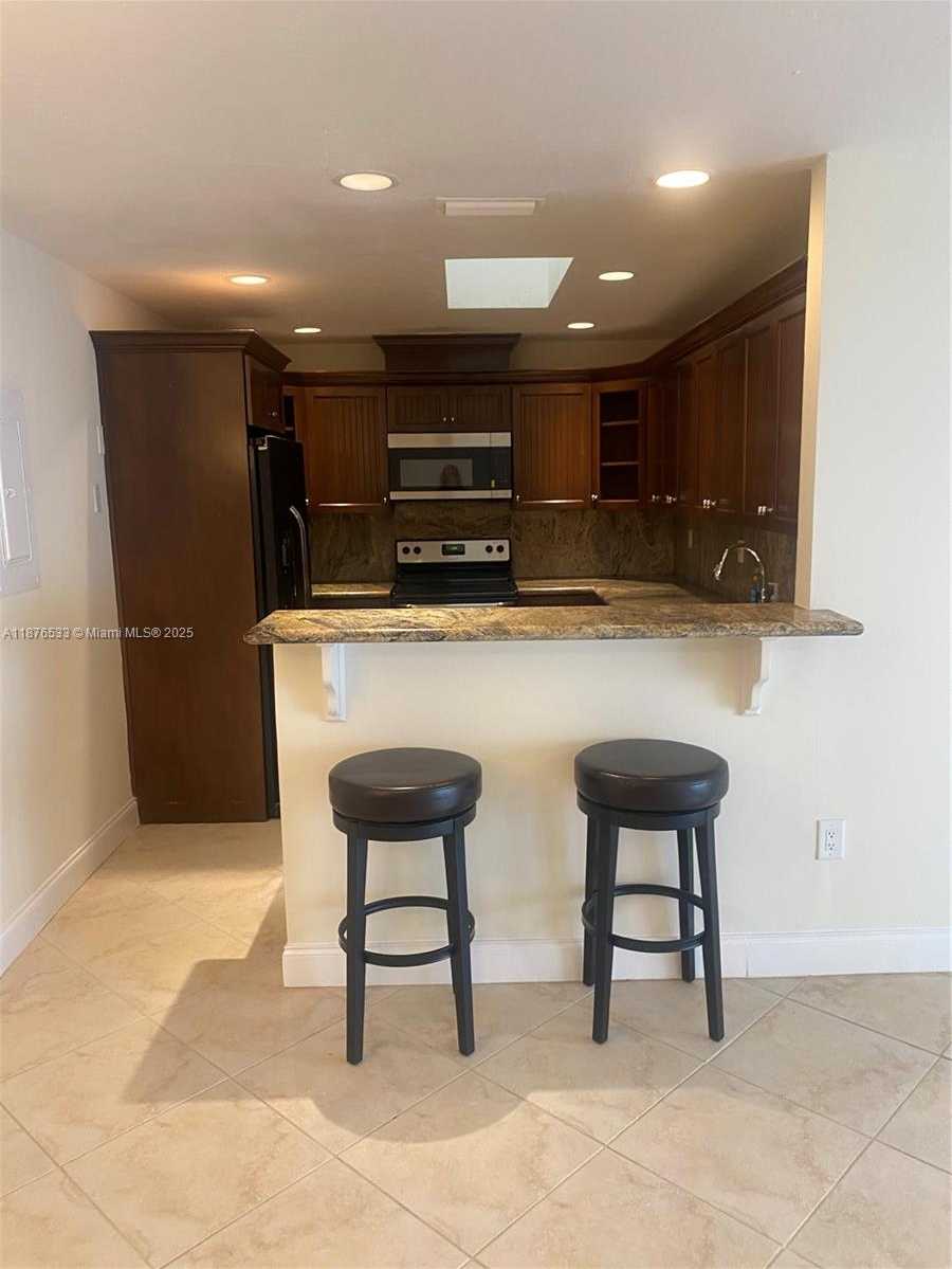 Small Image of 8108 SOUTH WEST 81ST PL, Miami Number 10