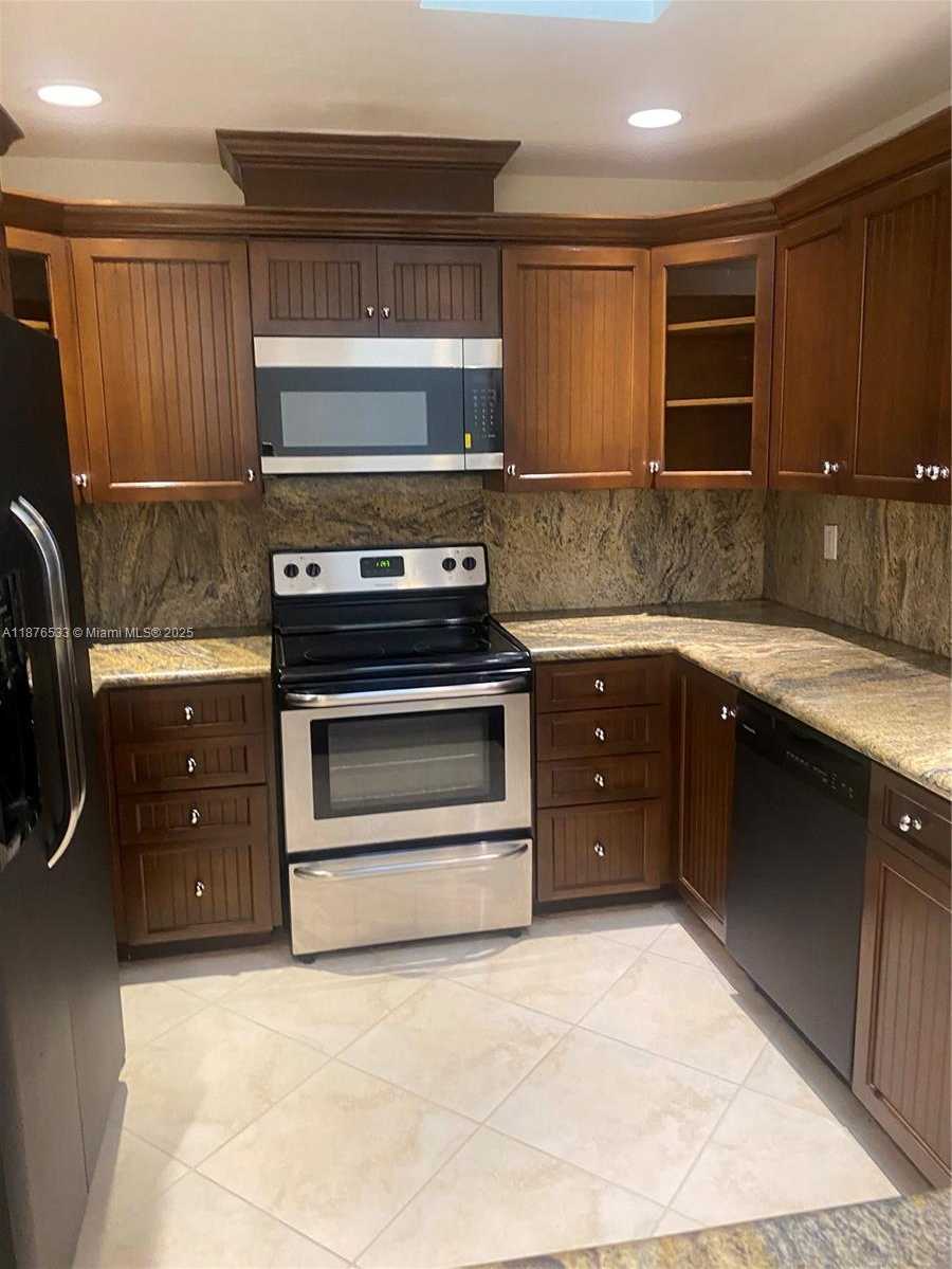 Small Image of 8108 SOUTH WEST 81ST PL, Miami Number 14