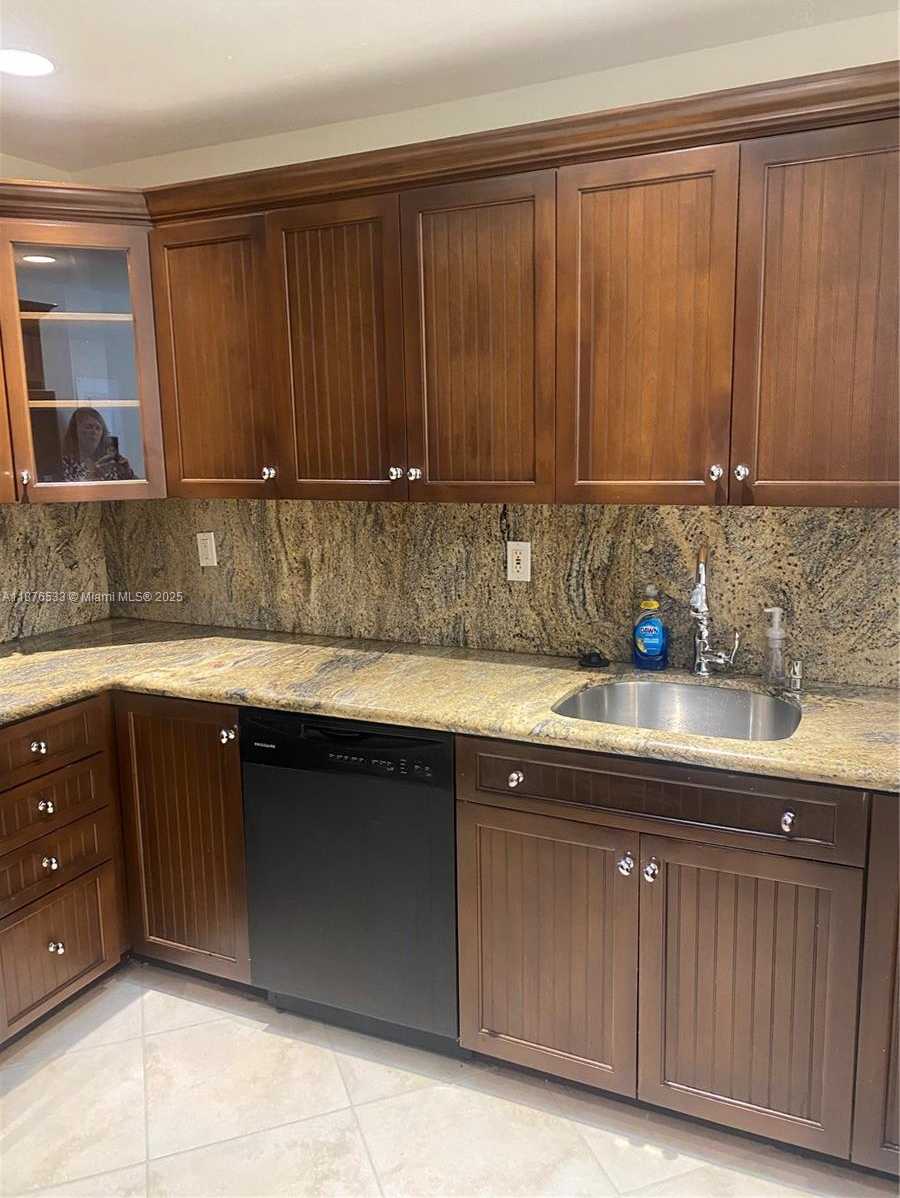Small Image of 8108 SOUTH WEST 81ST PL, Miami Number 15
