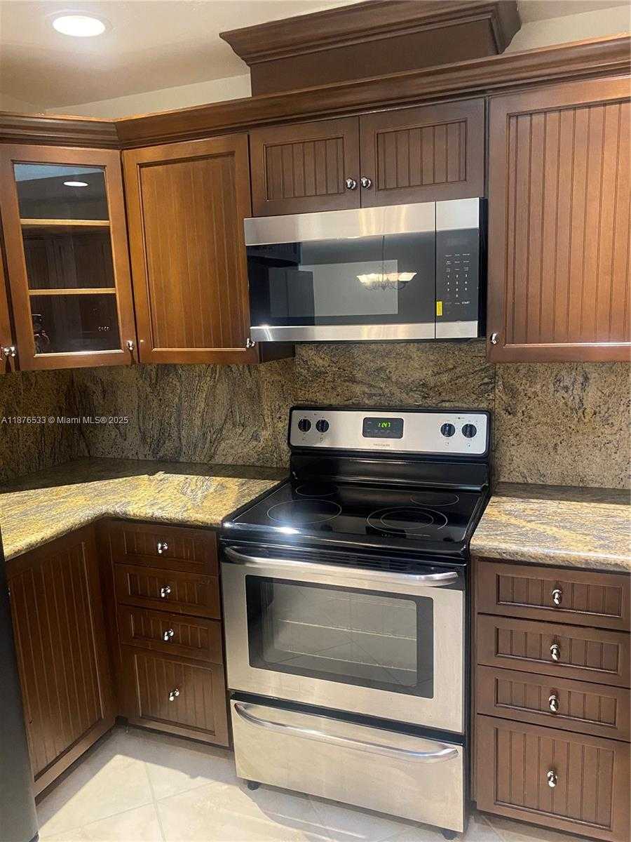 Small Image of 8108 SOUTH WEST 81ST PL, Miami Number 16