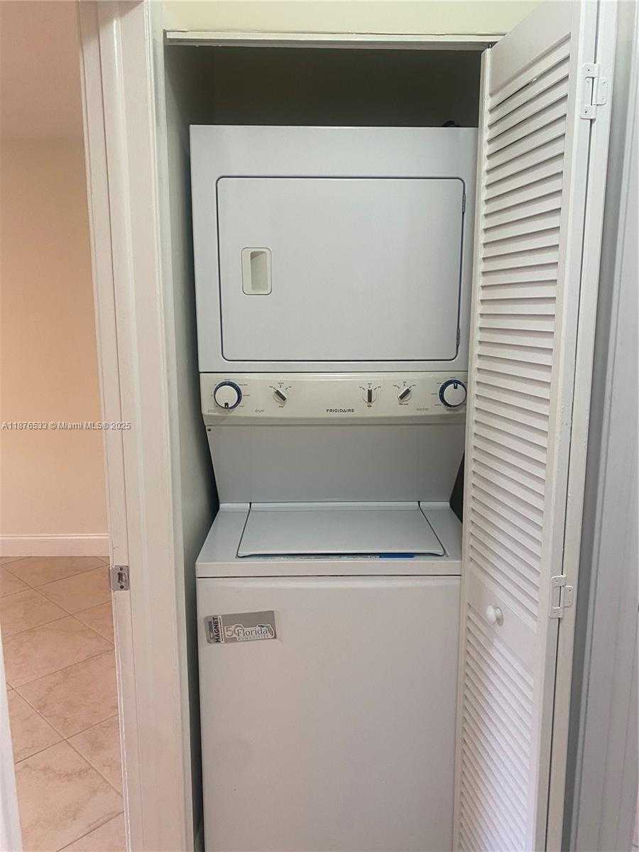 Small Image of 8108 SOUTH WEST 81ST PL, Miami Number 20
