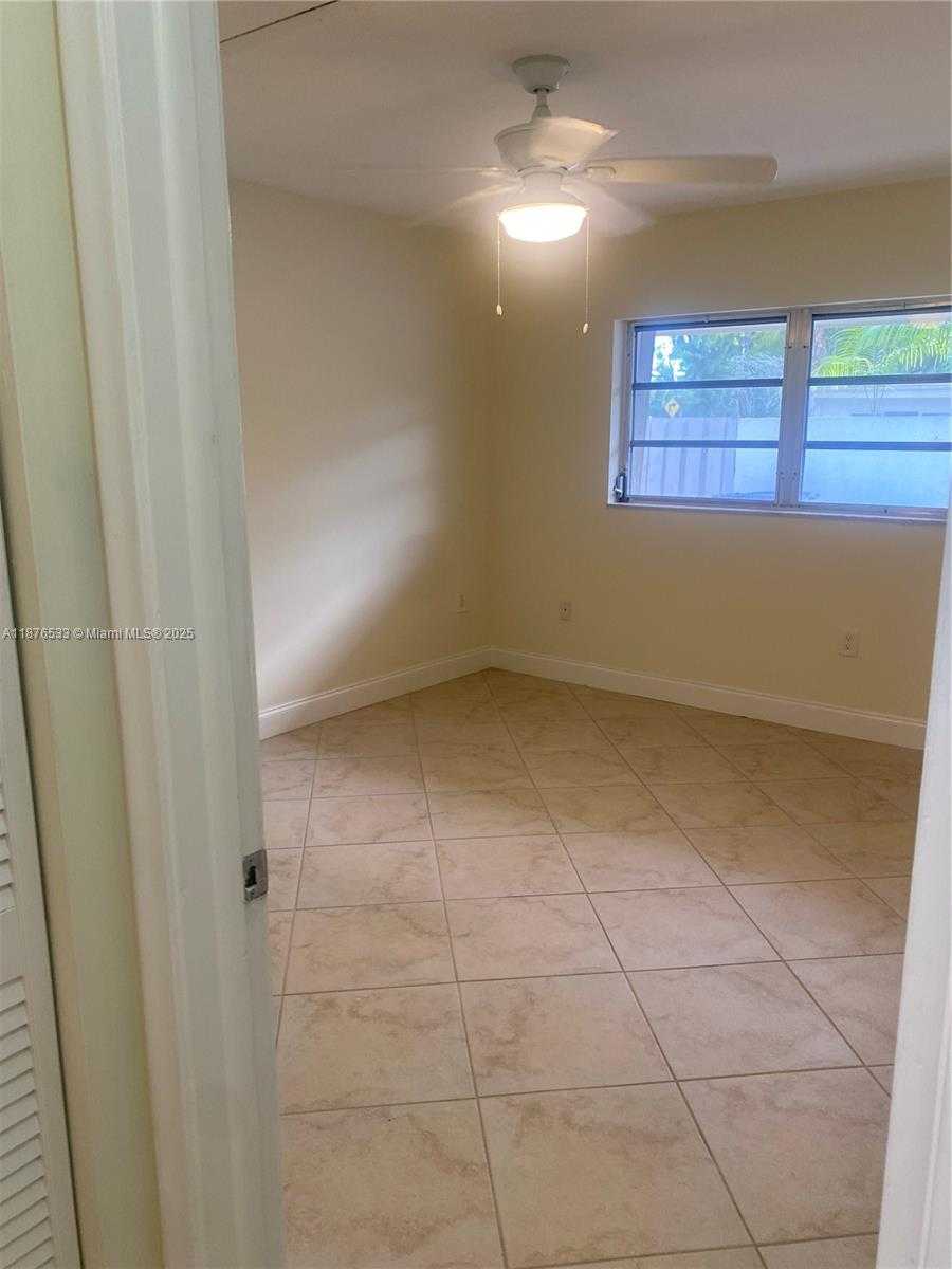Small Image of 8108 SOUTH WEST 81ST PL, Miami Number 21