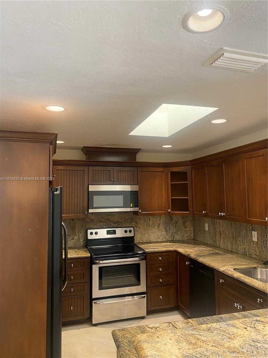 Small Image of 8108 SOUTH WEST 81ST PL, Miami Number 30