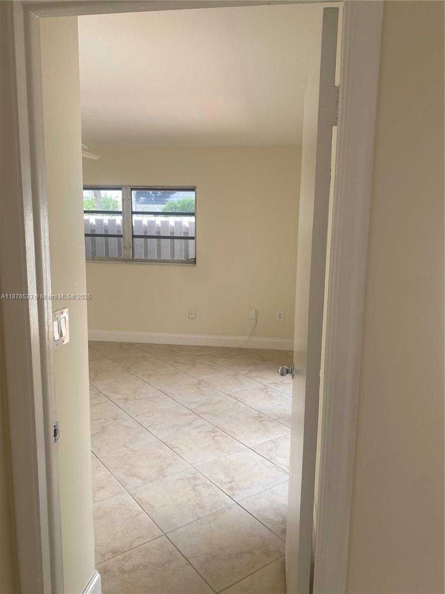 Small Image of 8108 SOUTH WEST 81ST PL, Miami Number 33