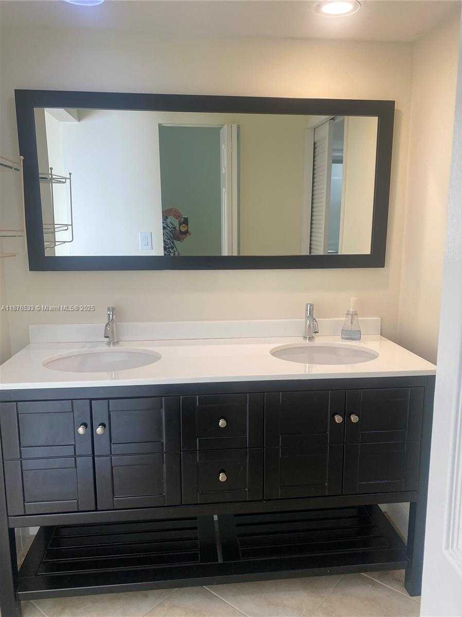 Small Image of 8108 SOUTH WEST 81ST PL, Miami Number 38