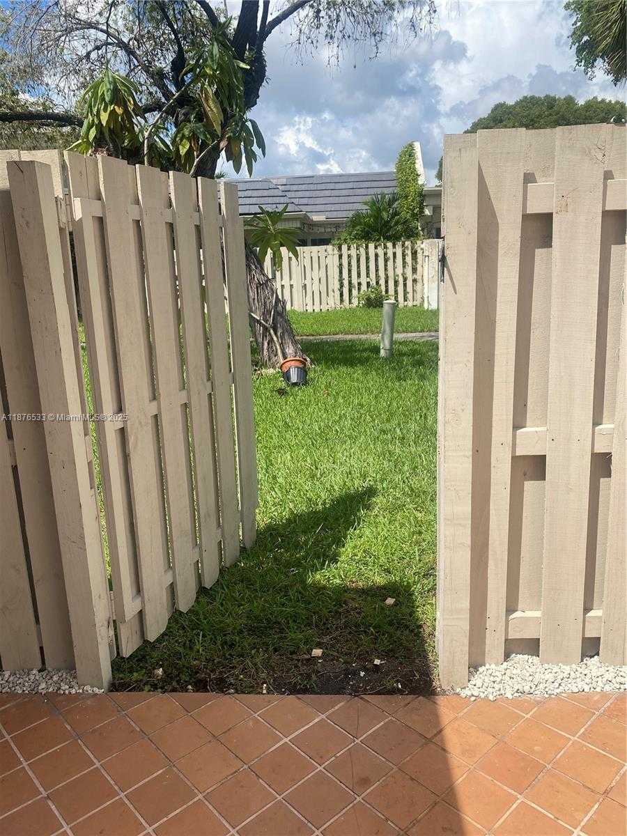 Small Image of 8108 SOUTH WEST 81ST PL, Miami Number 44