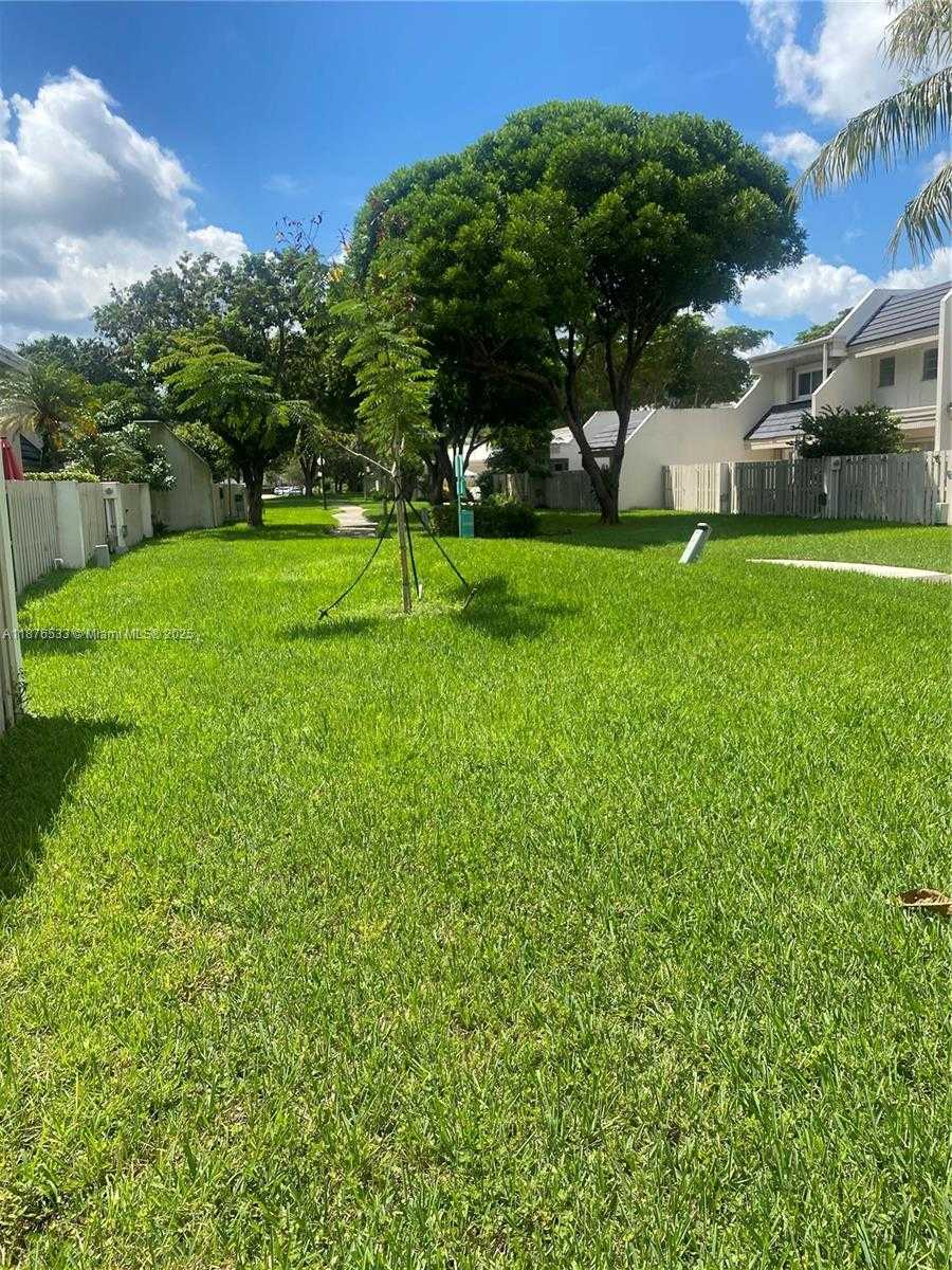 Small Image of 8108 SOUTH WEST 81ST PL, Miami Number 46