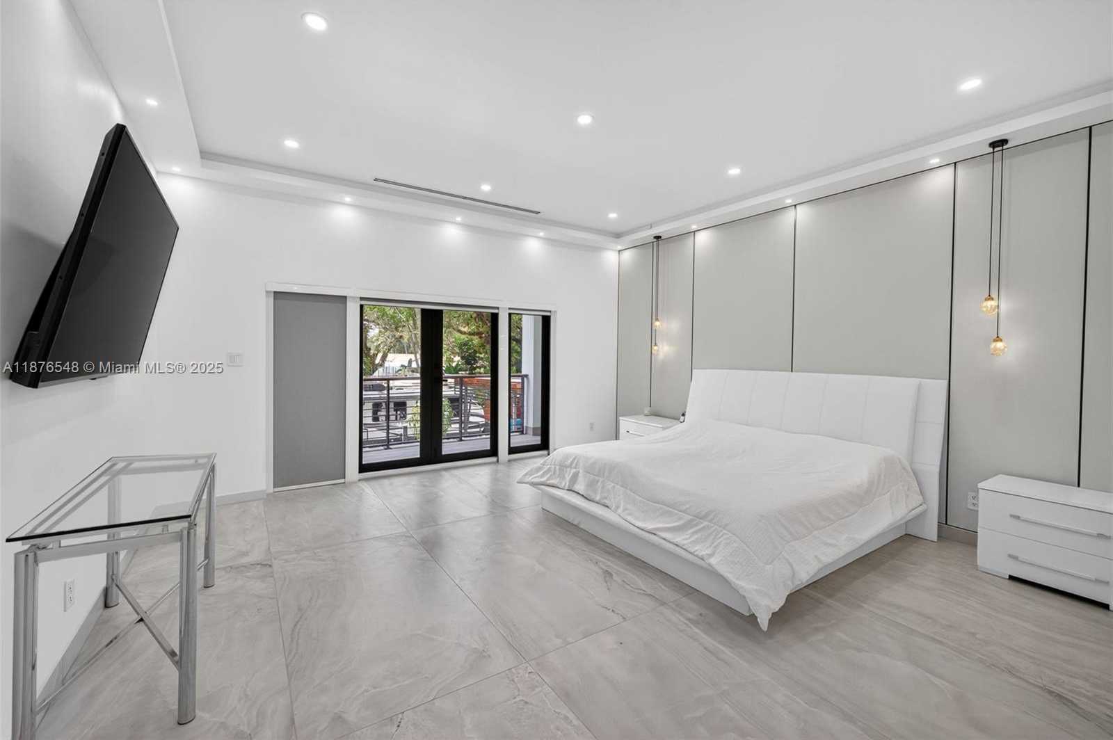 Small Image of 3000 RIVERLAND RD, Fort Lauderdale Number 17