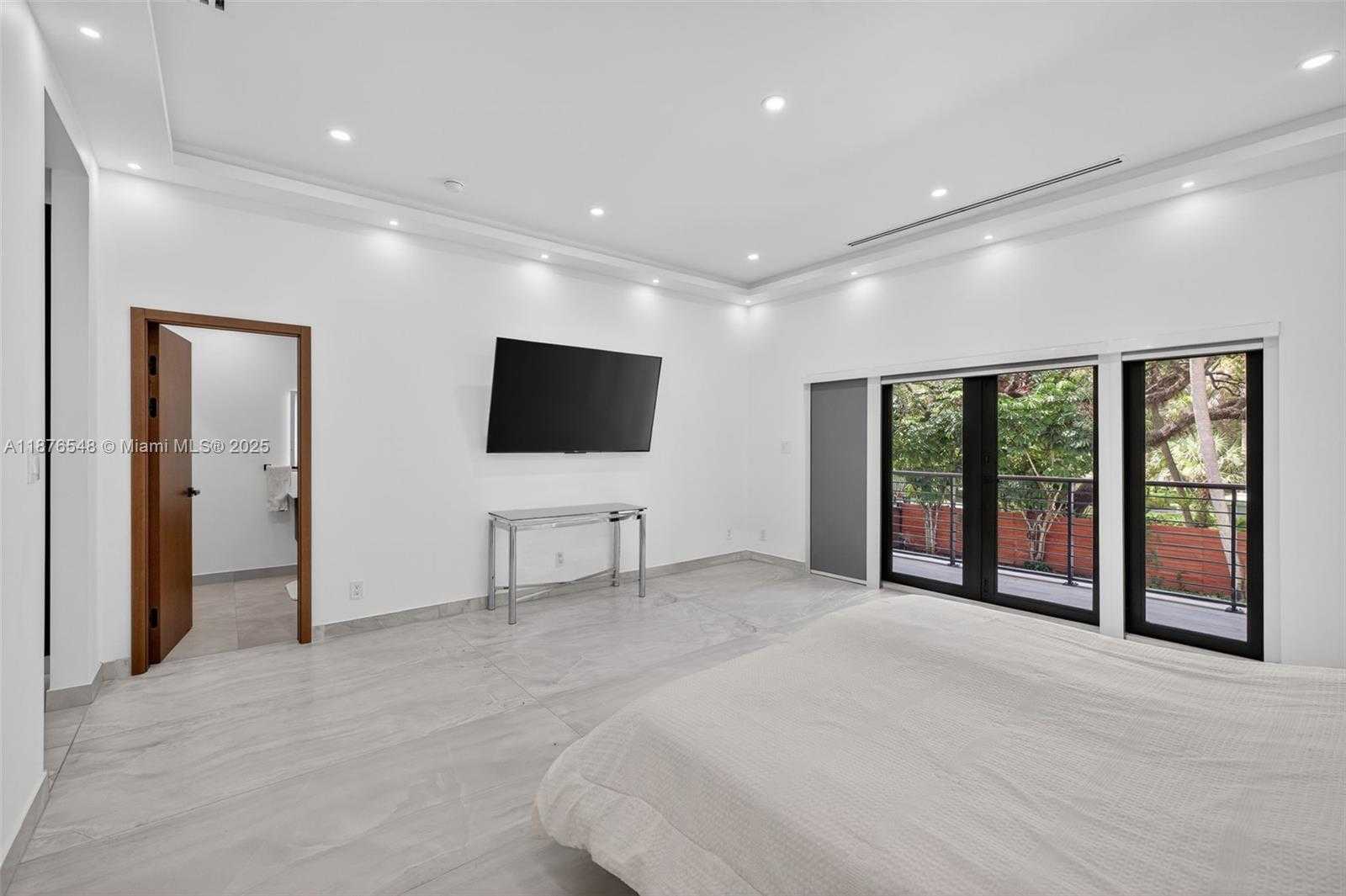 Small Image of 3000 RIVERLAND RD, Fort Lauderdale Number 18