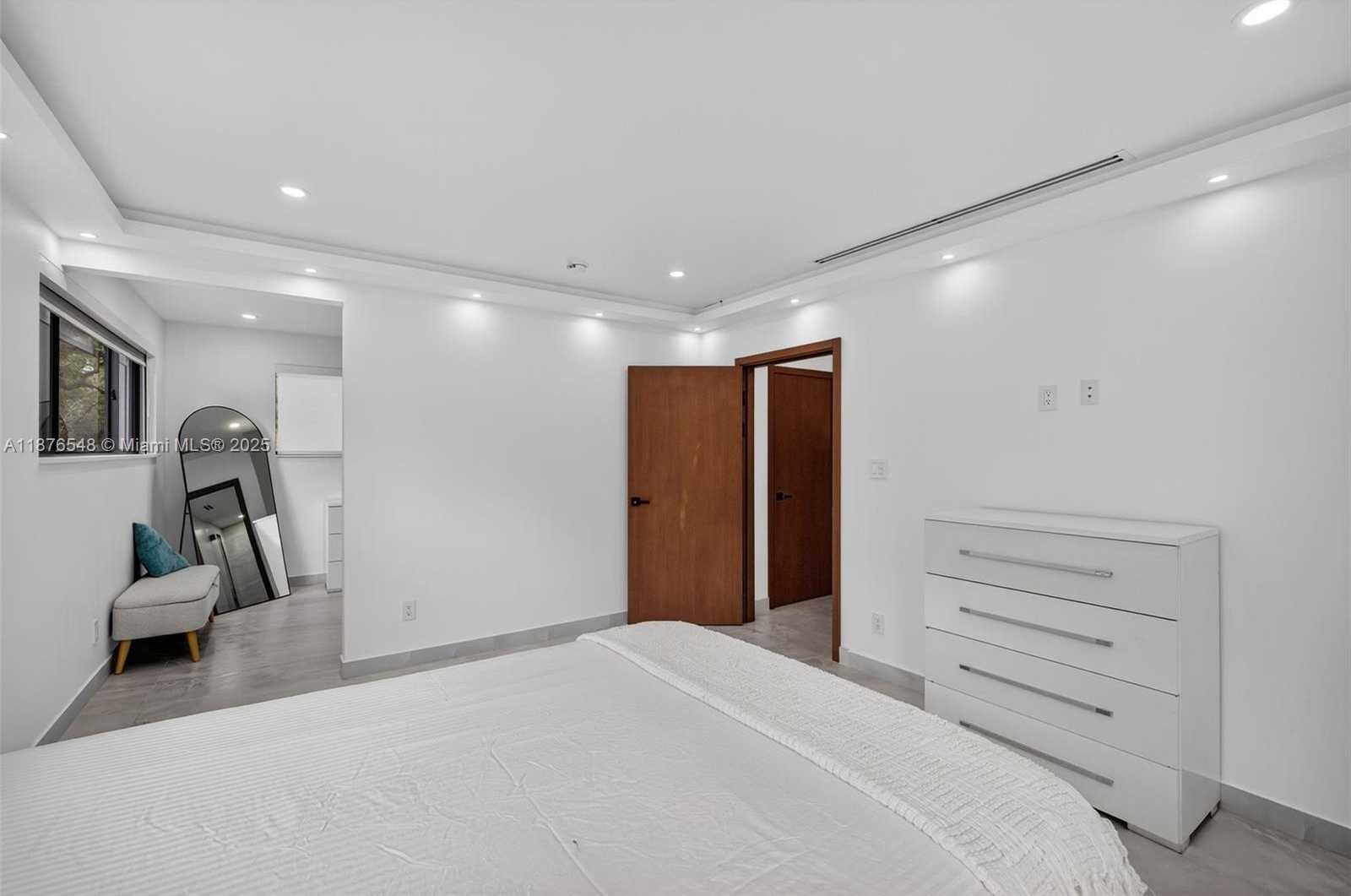 Small Image of 3000 RIVERLAND RD, Fort Lauderdale Number 27